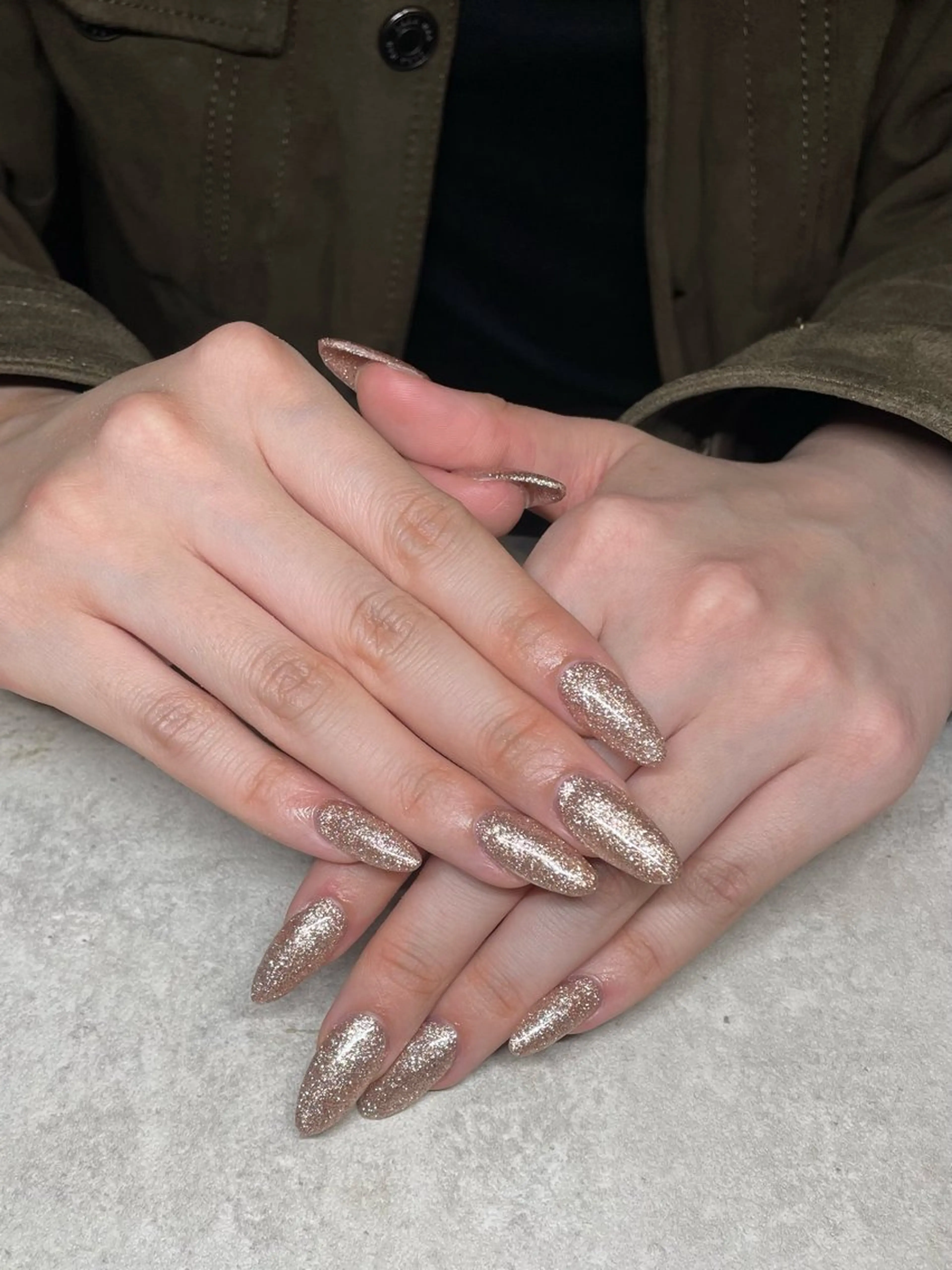 ネイル ゴールド ラメ(グリッター) シンプルネイル ハンドネイル RAMU 【cutill】のネイルデザイン