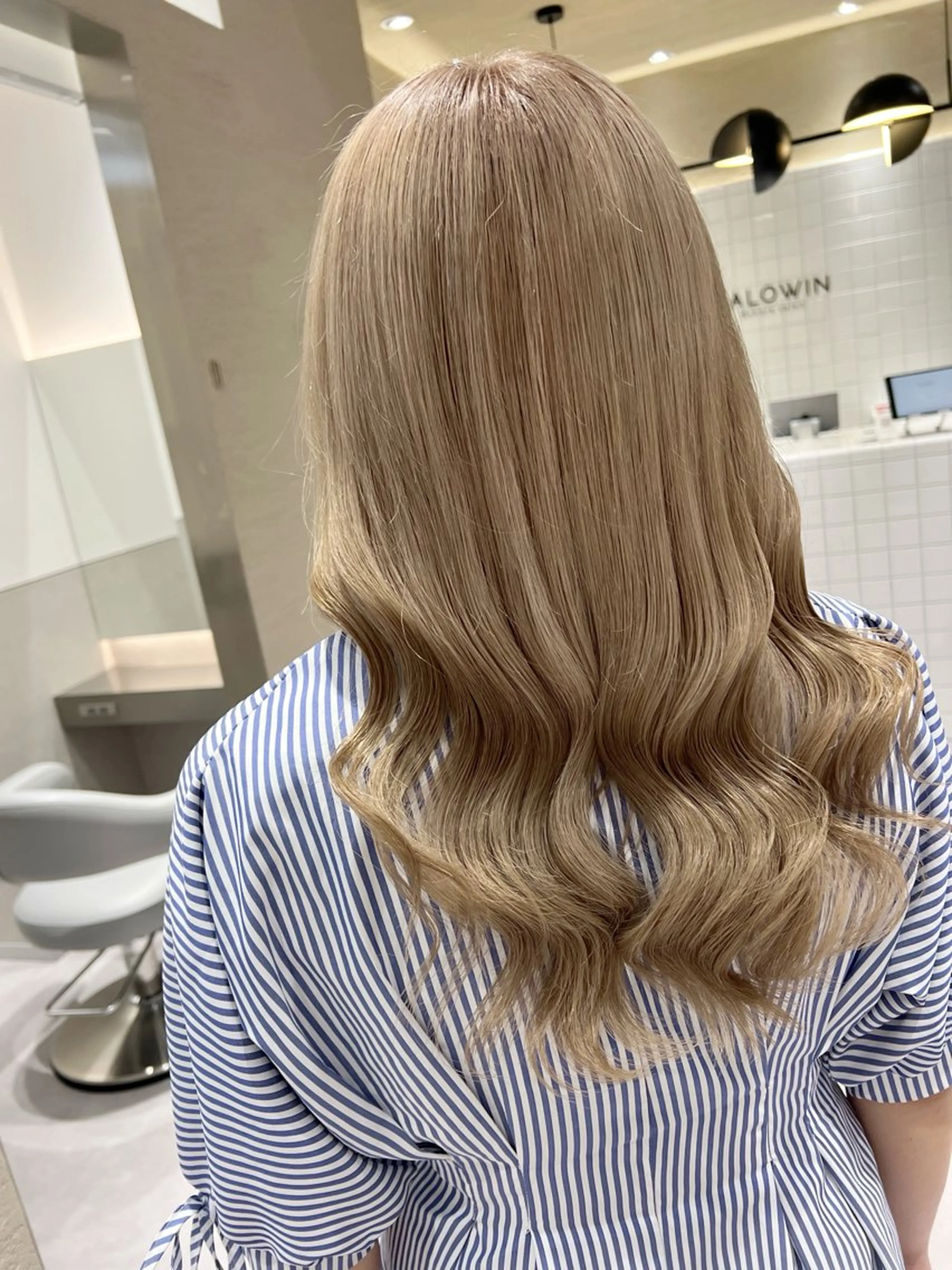 ロング カラー ヘアアレンジ ベージュカラー ミルクティーベージュ 髪質改善 トリートメント ヘアカラー トリートメント 新宿color🐝 AYAKA🌈💖のヘアスタイル