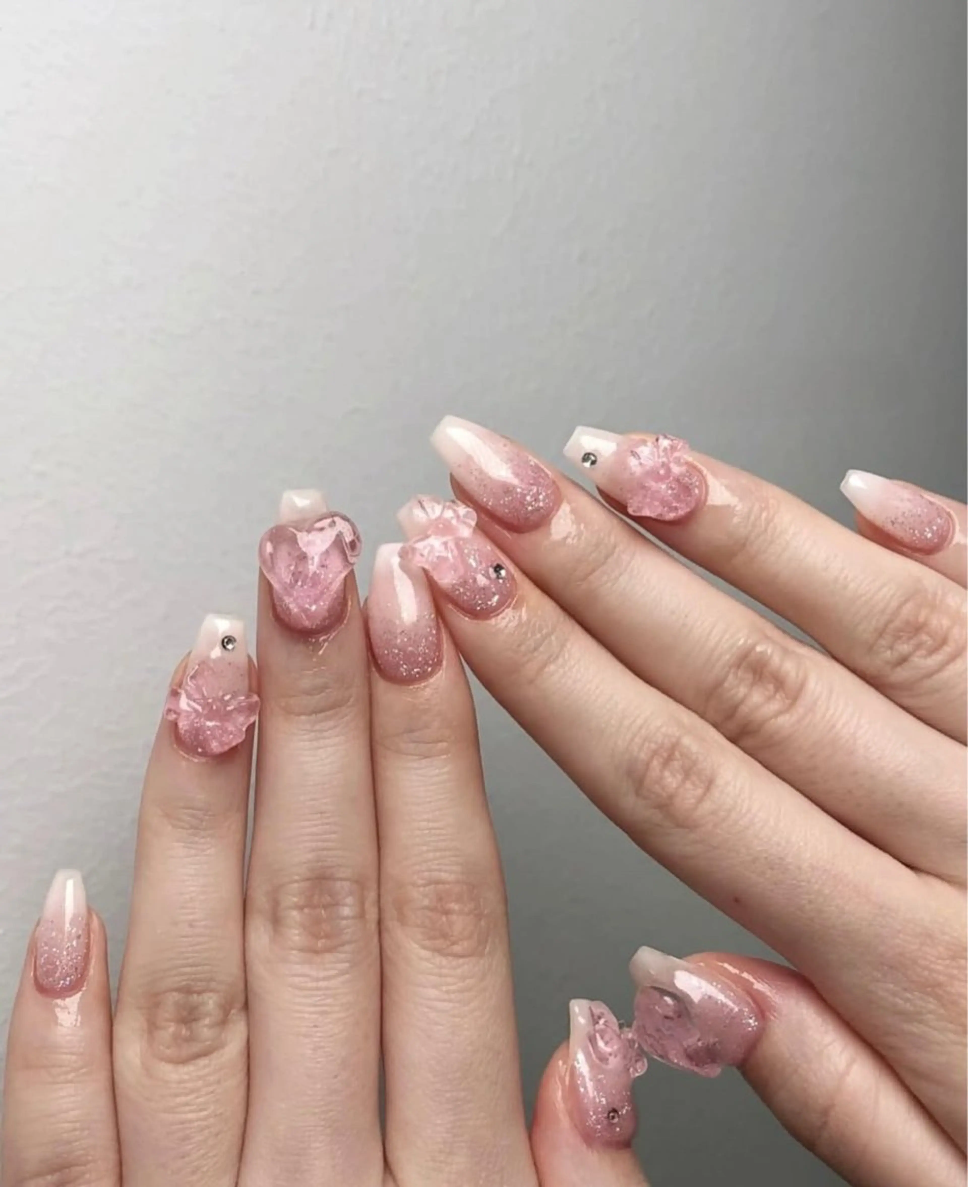 ネイル キラキラネイル マグネットネイル ぷっくりネイル 春ネイル ワンホンネイル ハンドネイル Lyna 池袋のネイルデザイン