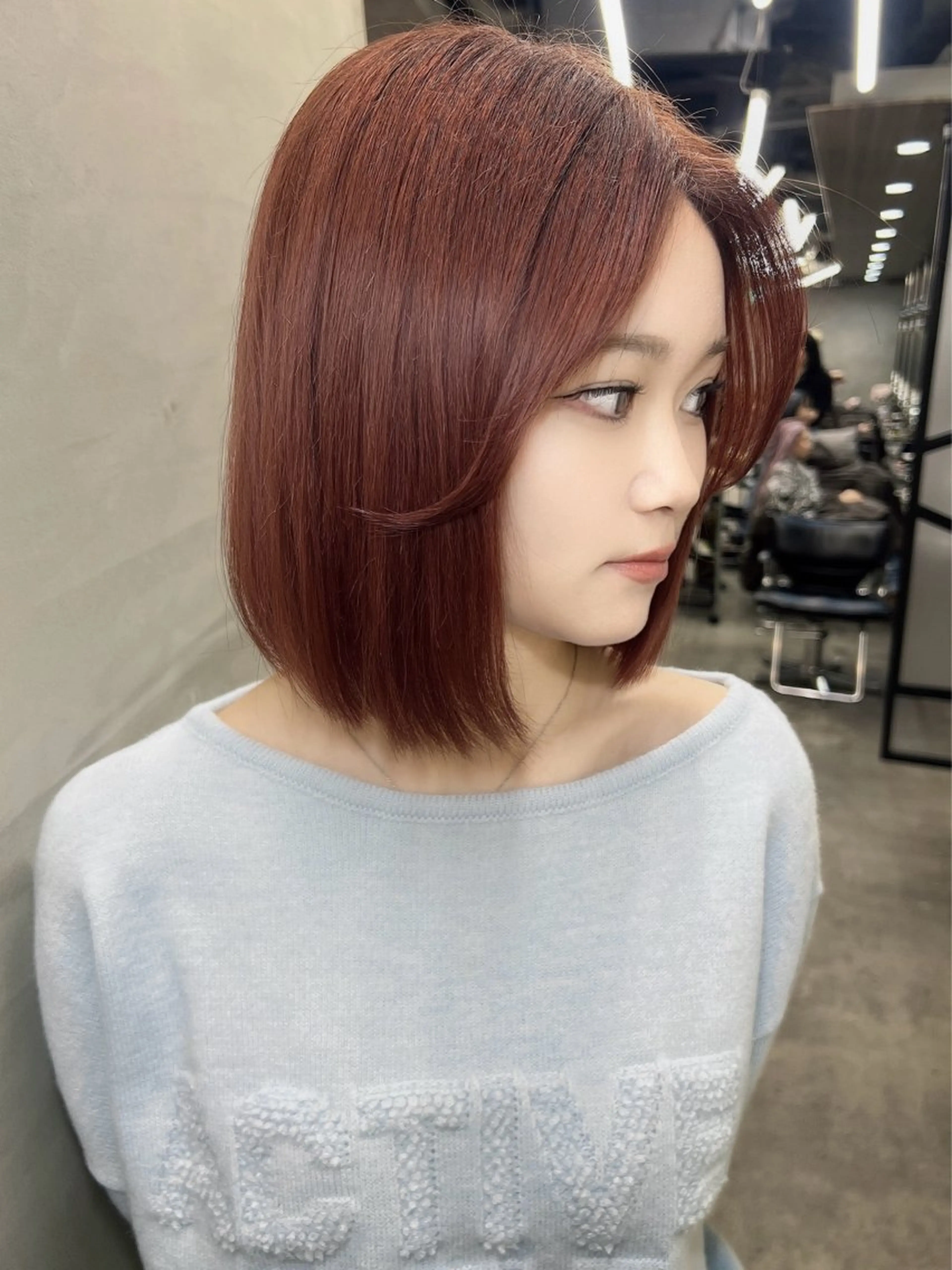 ミディアム カラー 切りっぱなしボブ ブラウンカラー レッドカラー レッドブラウン ボブ カット ヘアカラー トリートメント 前髪/顔まわりカット 艶髪/髪質改善/縮毛のヘアスタイル