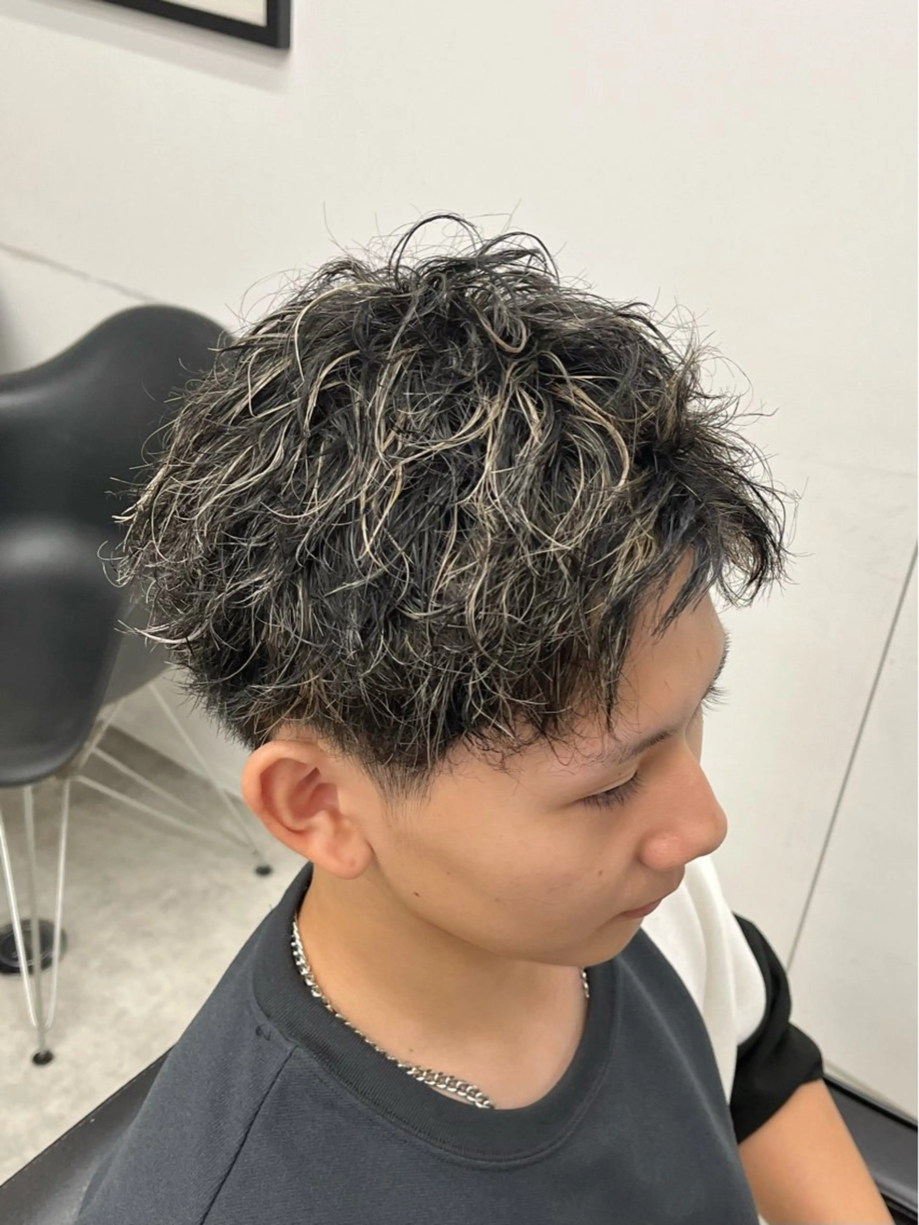 ショート パーマ メンズ メンズハイライト メンズメッシュ メンズパーマ ツイストスパイラルパーマ ハイライト カット パーマ 新潟メンズパーマ 新潟駅/小田拓実のヘアスタイル