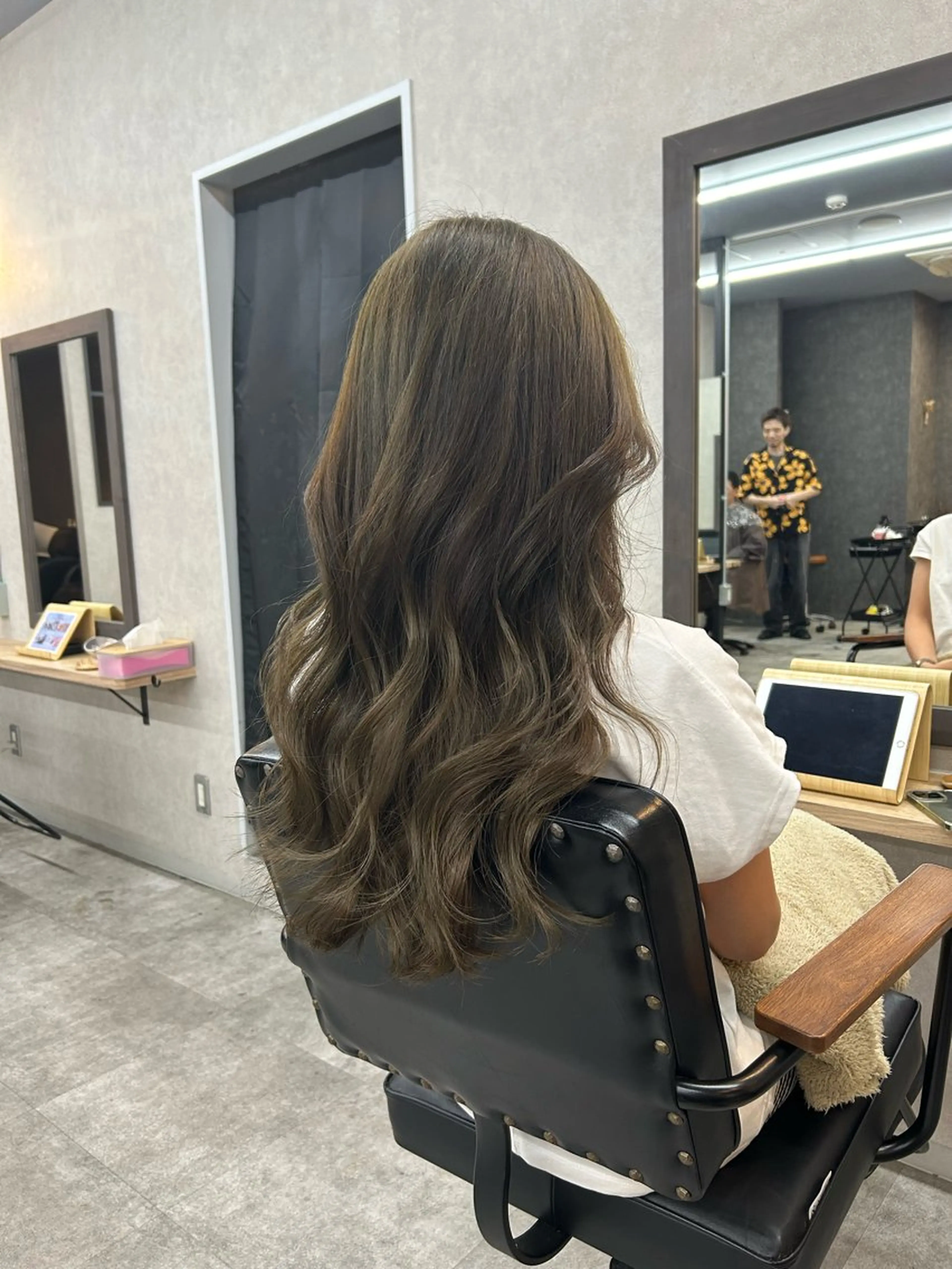 ロング カラー ヘアカラー トリートメント いなみね はるきのヘアスタイル