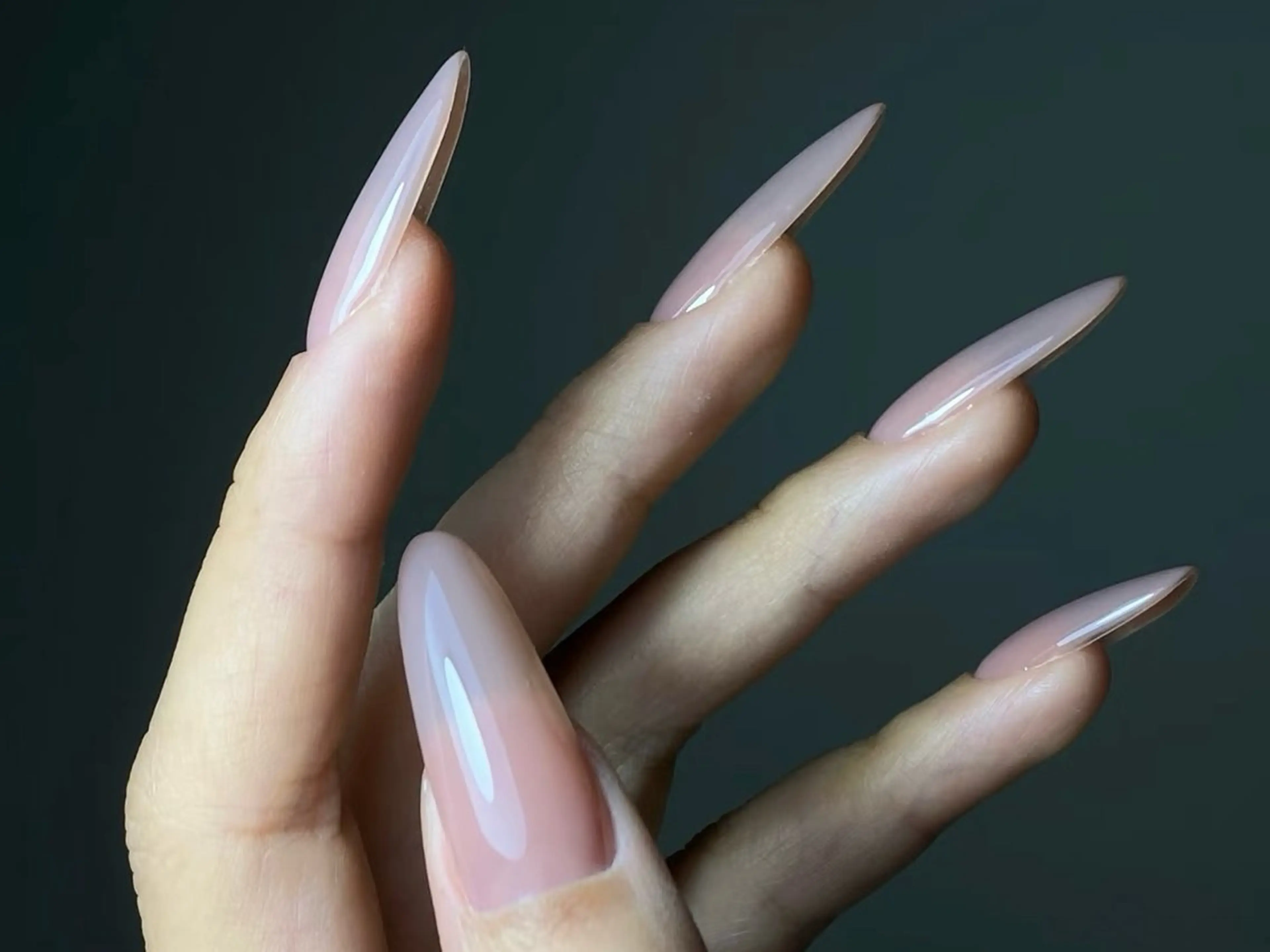 ネイル 長さ出し フットネイル フレンチネイル ジェルネイル ガーリー ハンドネイル NYネイルサロン 千葉中央店のネイルデザイン