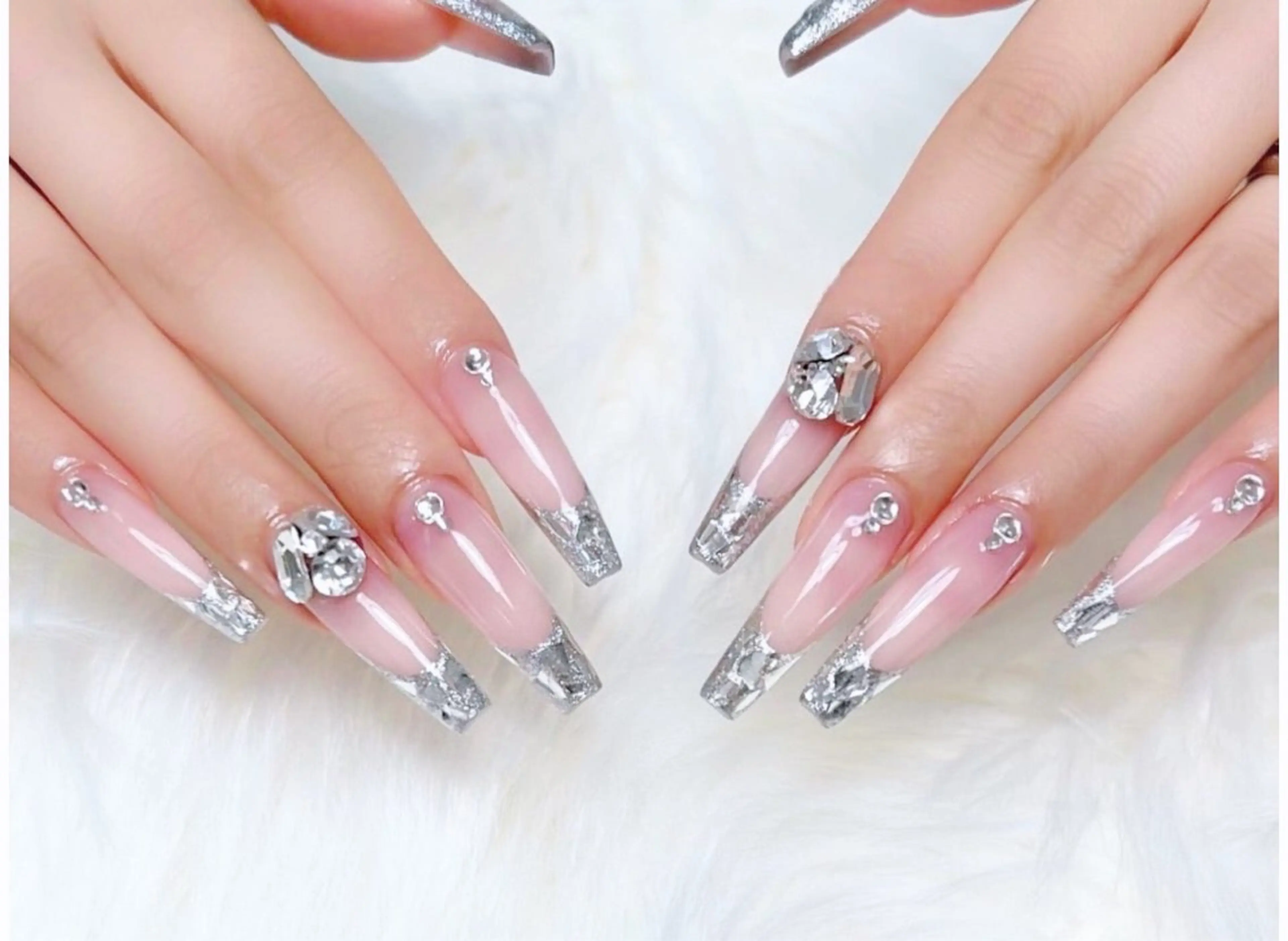 【Hand】チップ長さだし　ガラスフレンチネイルの写真