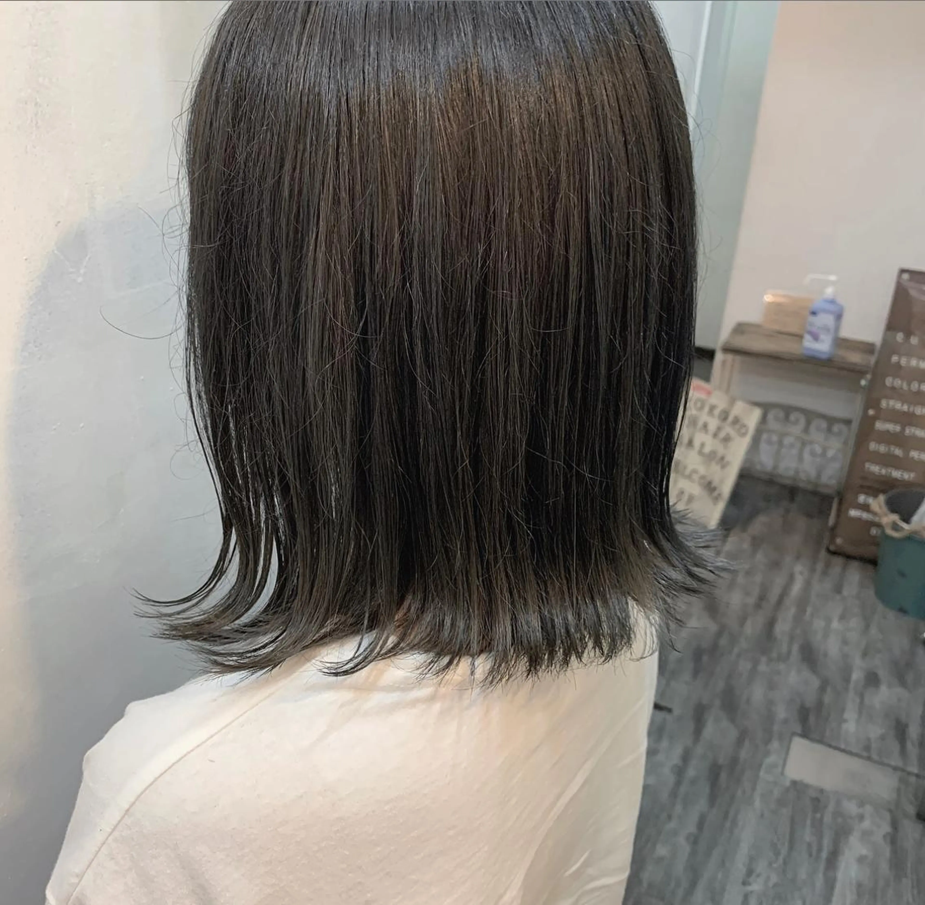 ミディアム カラー ツチダ カホのヘアスタイル
