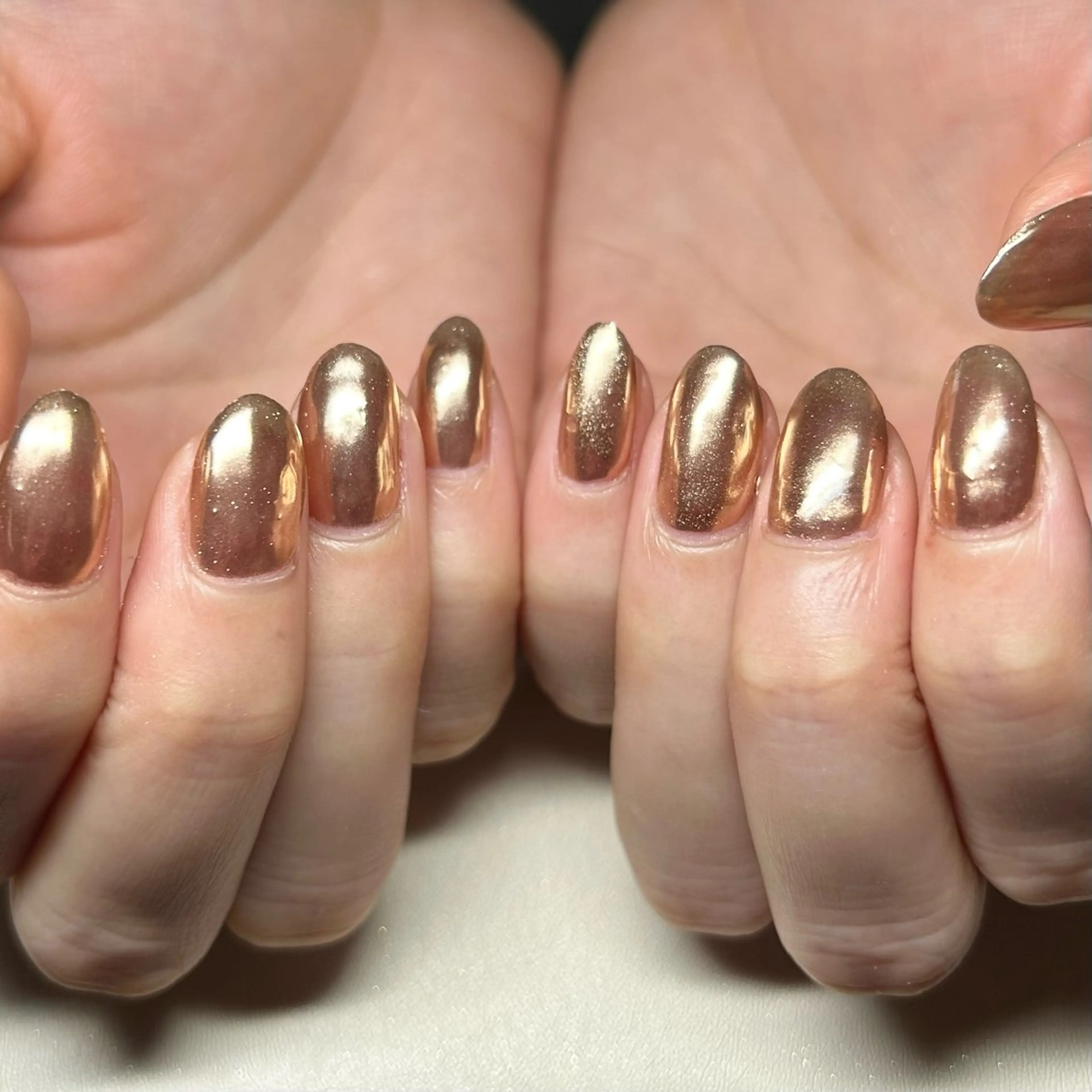 ネイル クレセントアイ Runaの眉毛・アイブロウイメージ