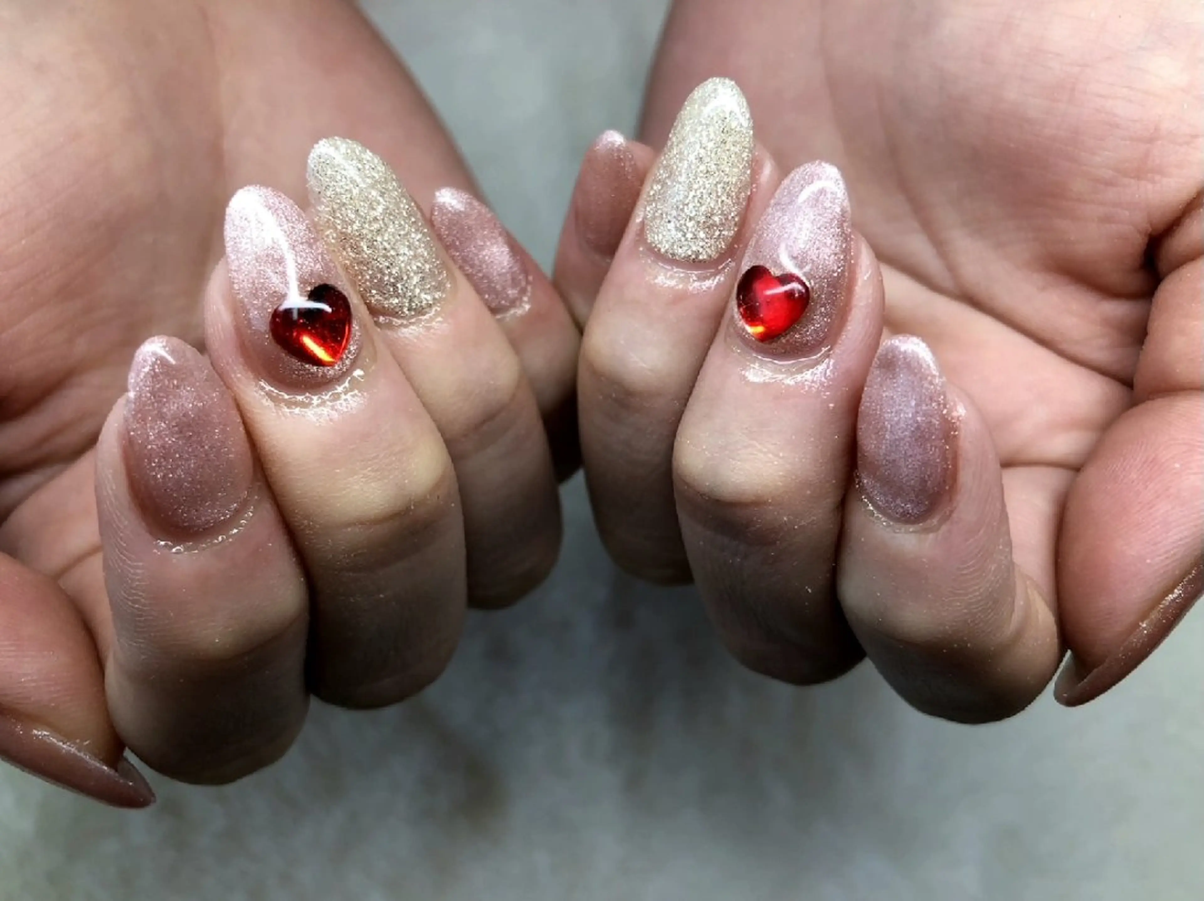 ネイル ガーリー マグネットネイル ピンク ハンドネイル ハンドケア 心斎橋Salon Epokkuのネイルデザイン