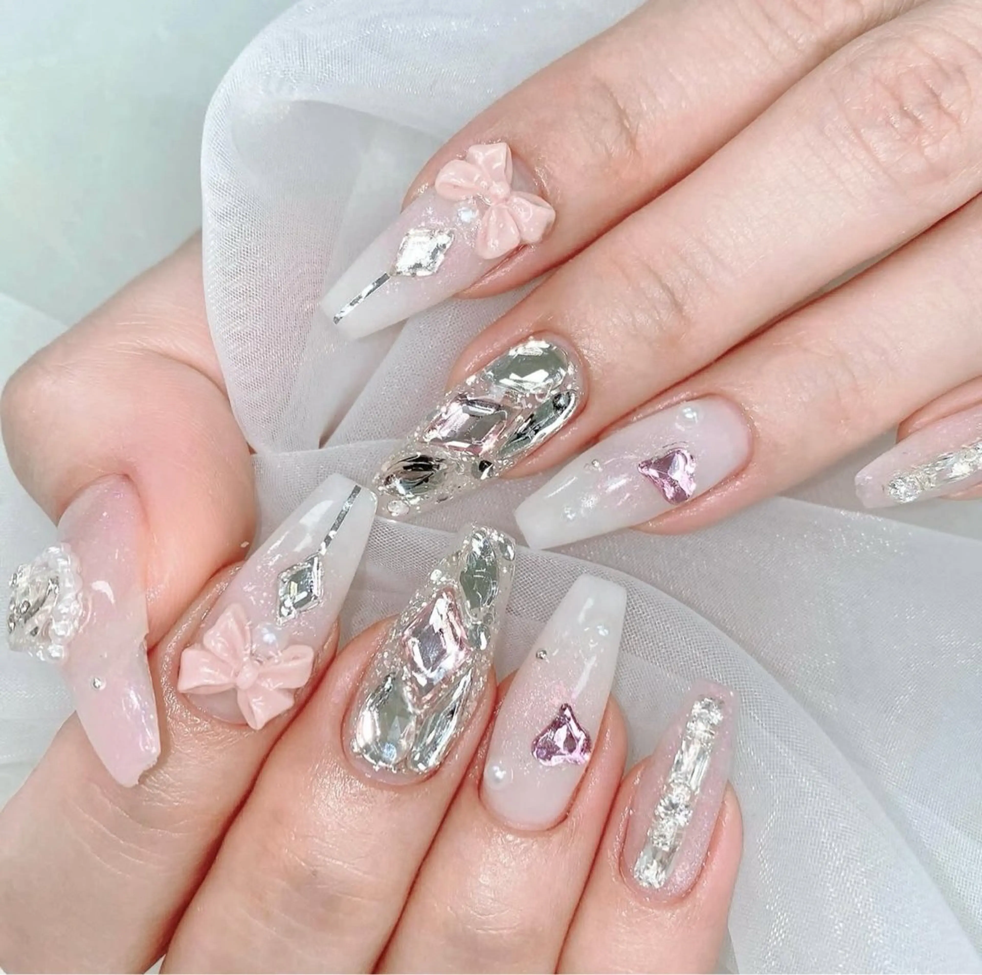 ネイル アニマル柄 オーロラネイル チークネイル フラッシュネイル ジェルネイル ハンドネイル Tira Nailのネイルデザイン