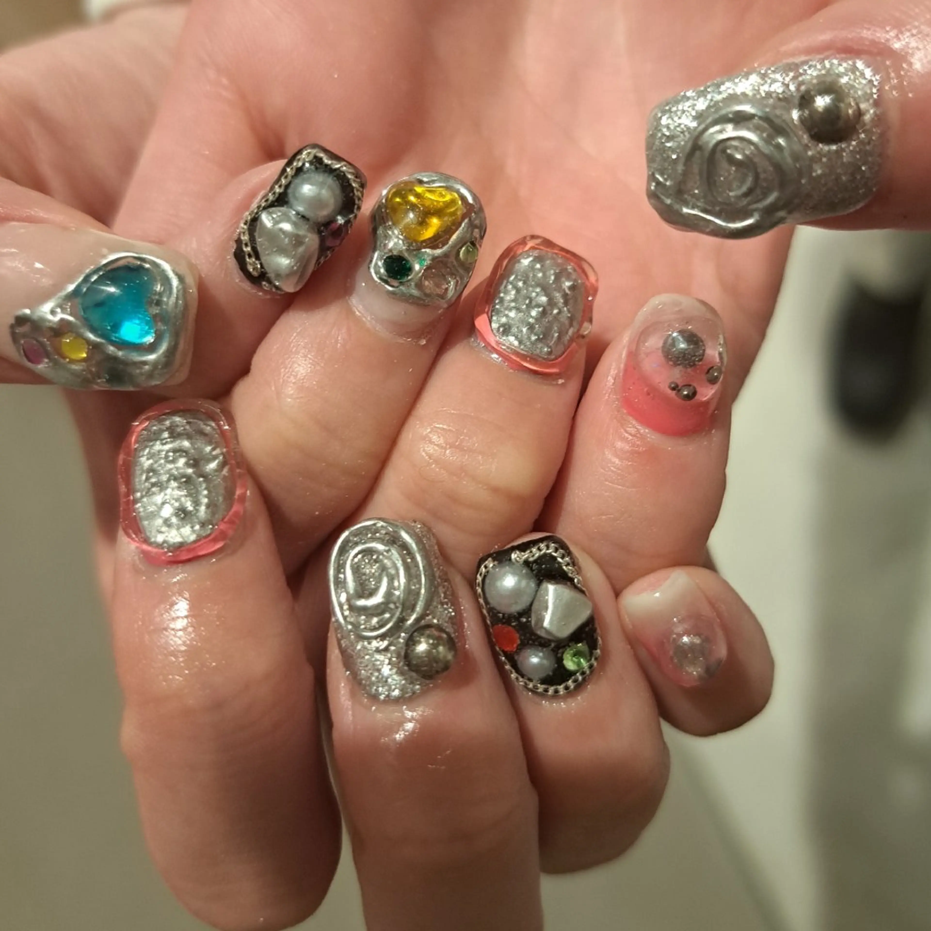 ネイル アートネイル ジェルネイル 持ち込み ぷっくりネイル シルバー Nail mood デザイン持ち込みokのネイルデザイン