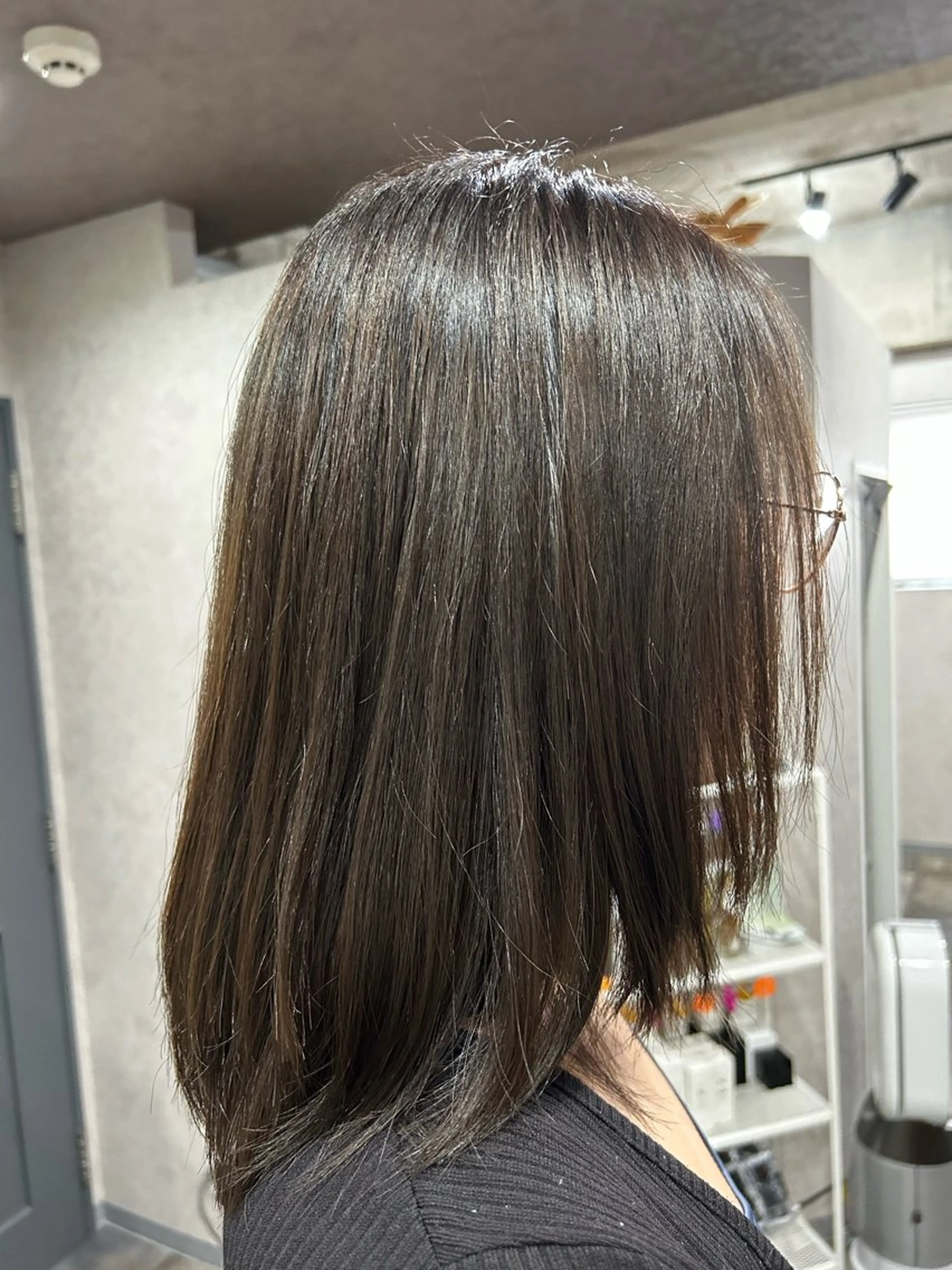 ミディアム アッシュ giniro ホソミのヘアスタイル
