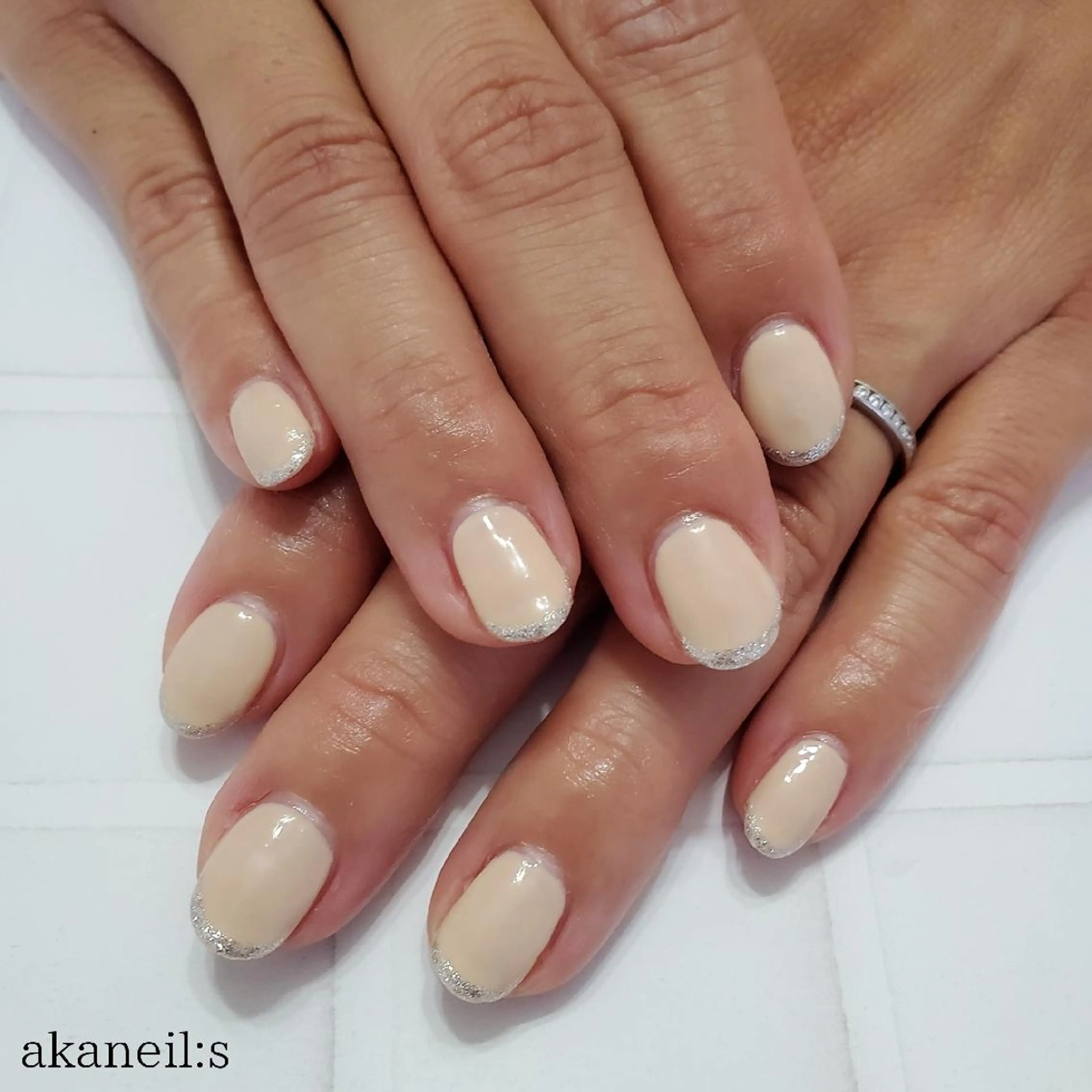 ネイル フレンチネイル ラメ(グリッター) オフィスネイル シルバー シンプルネイル 【akaneils】 アカネのネイルデザイン