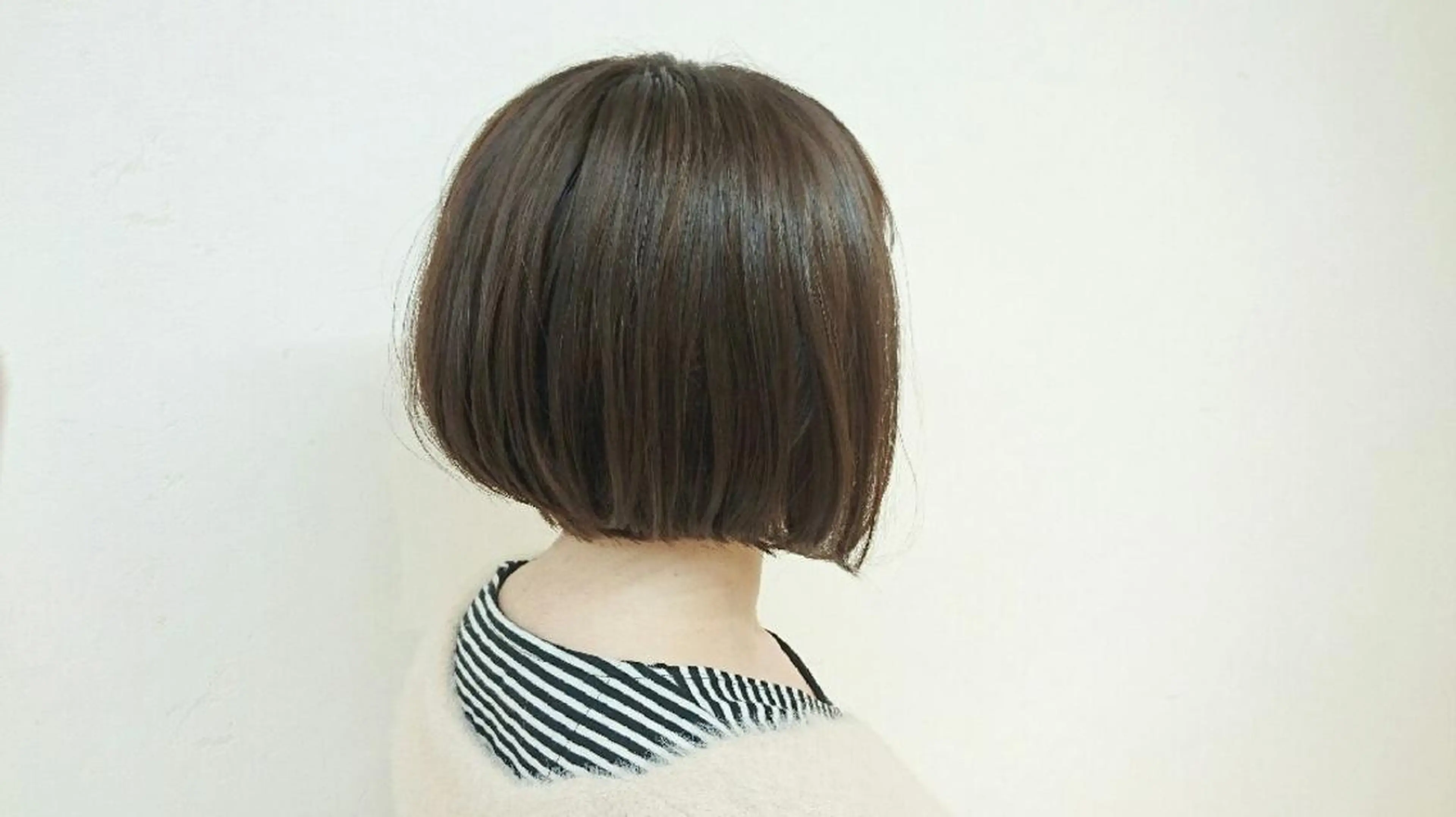 ショート カラー イルミナカラー 透明感ハイライト◎ 伊藤夏海のヘアスタイル