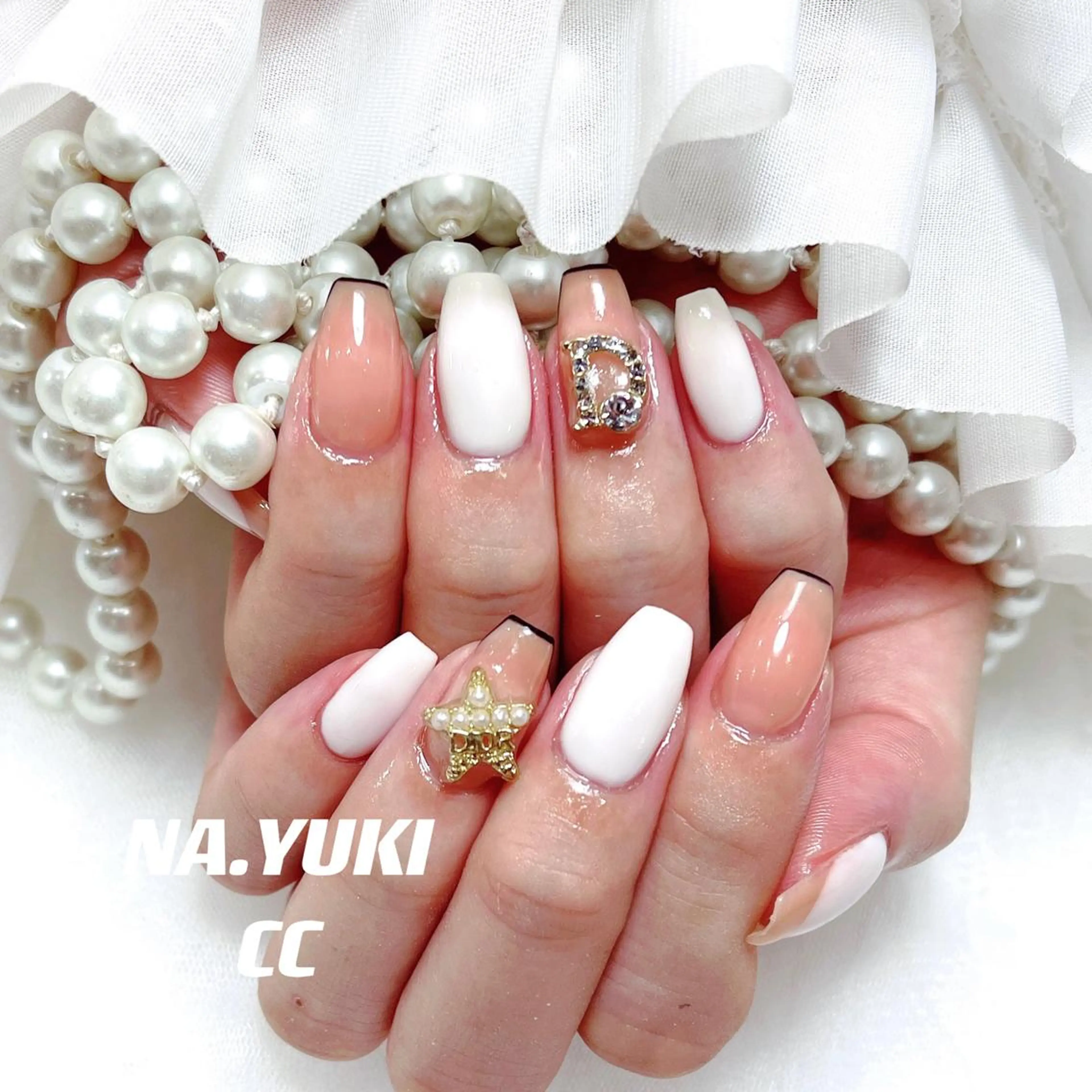 ネイル 🦋 Queenieのネイルデザイン