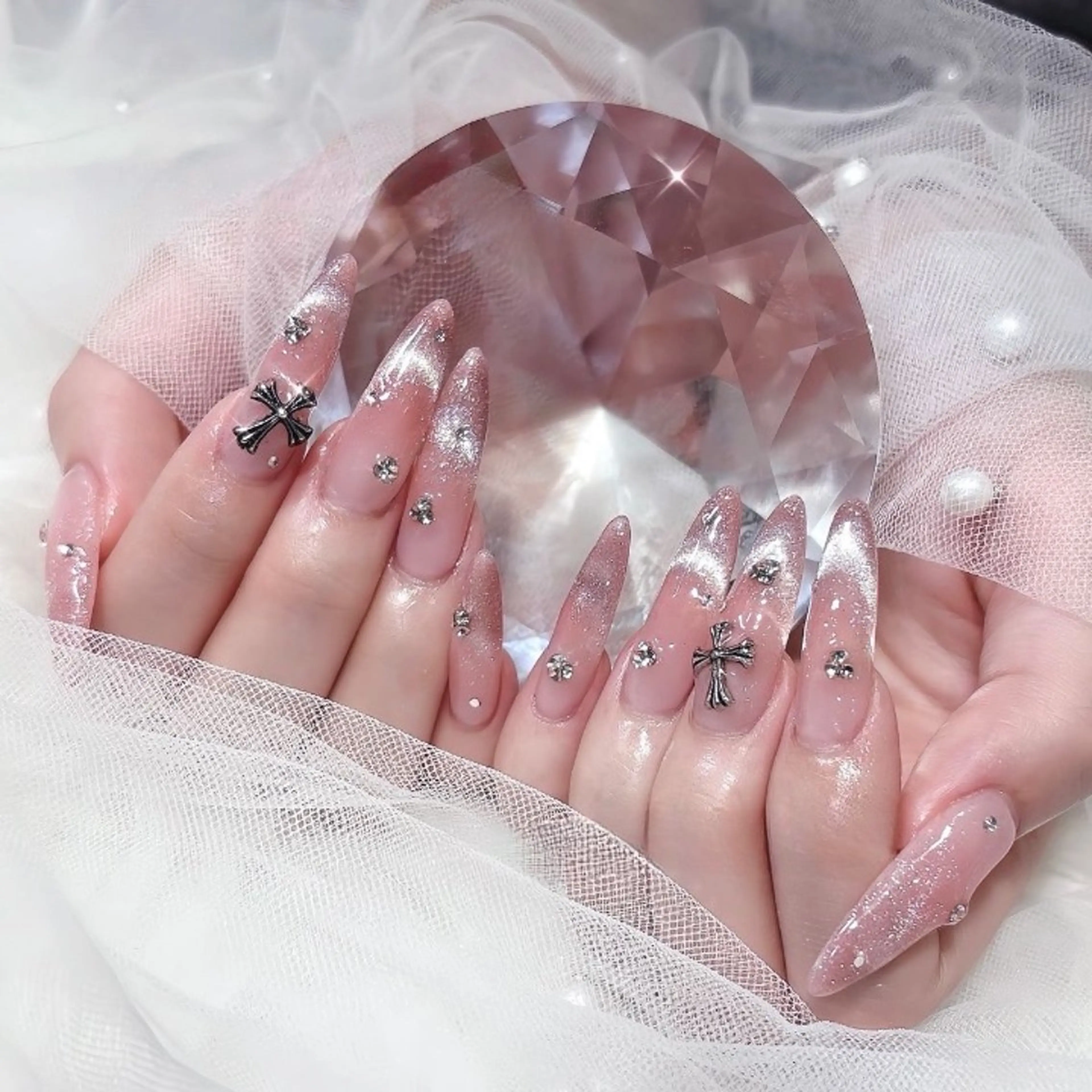カラー グラデーションカラー ピンクカラー ハンドネイル AIN Nailのネイルデザイン