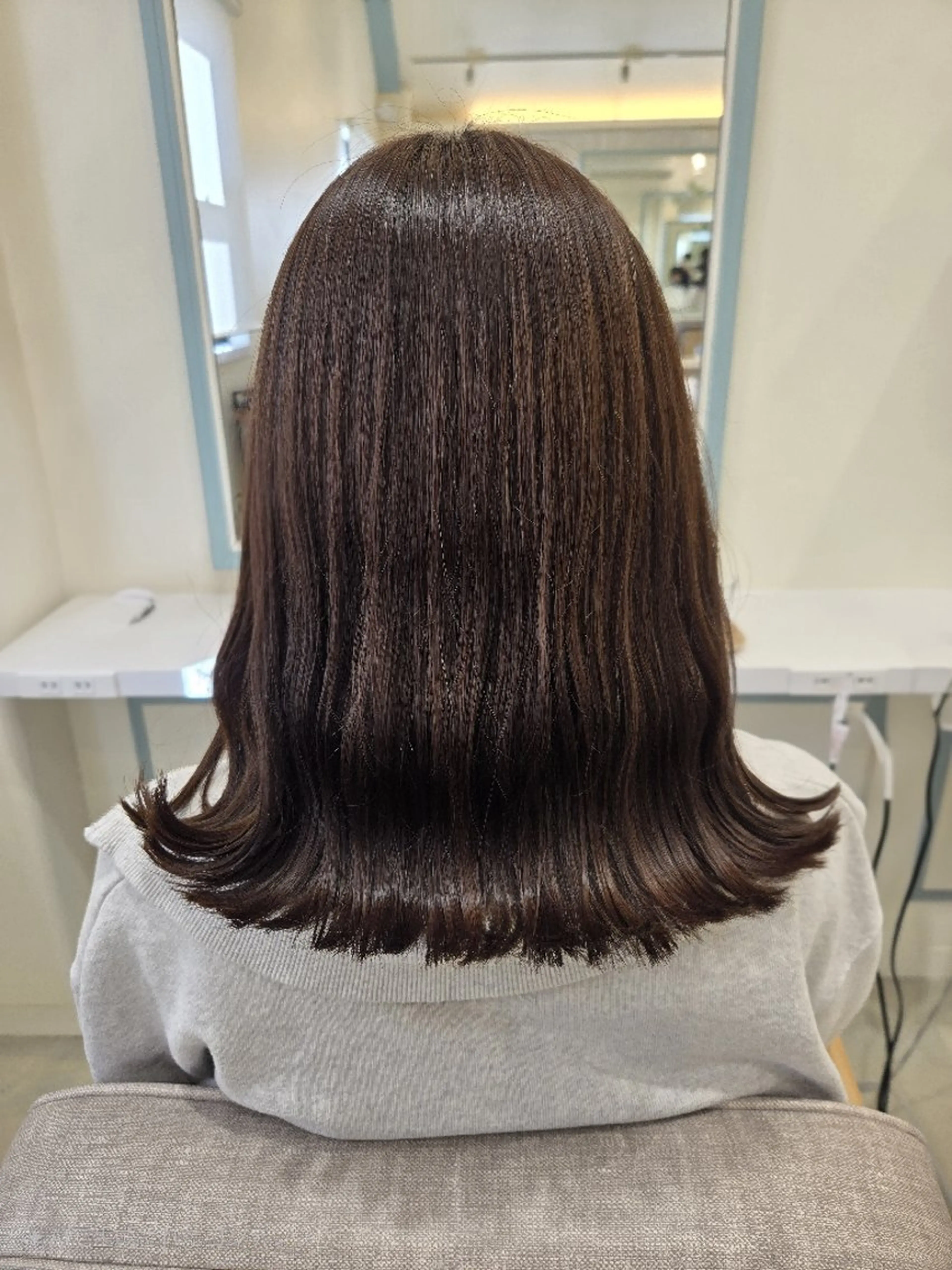 ミディアム カット ヘアカラー トリートメント 小峯 瑞貴のヘアスタイル