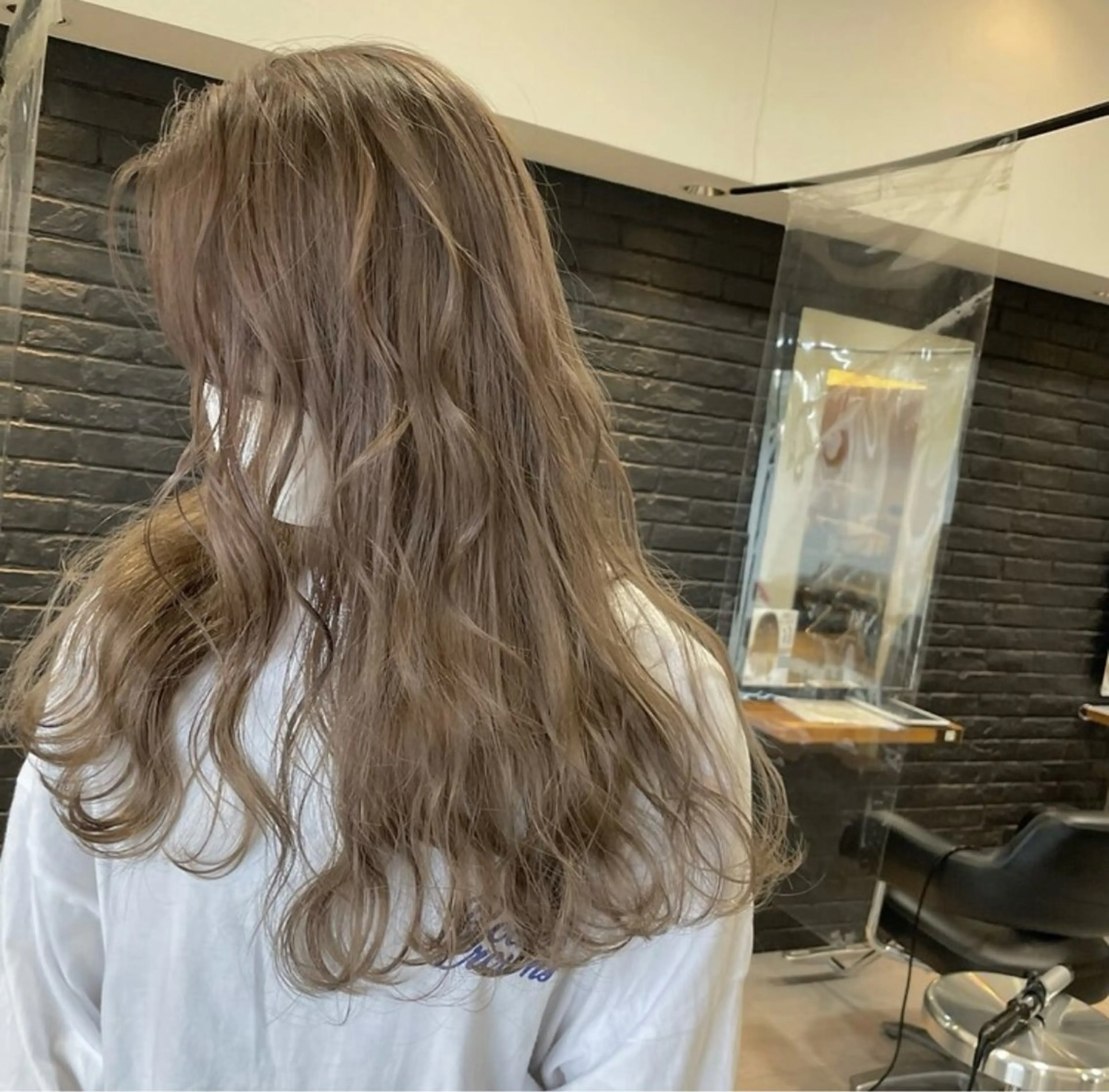 カラー ベージュカラー ミルクティーベージュ ブリーチカラー 🦋RANA🦋のヘアスタイル