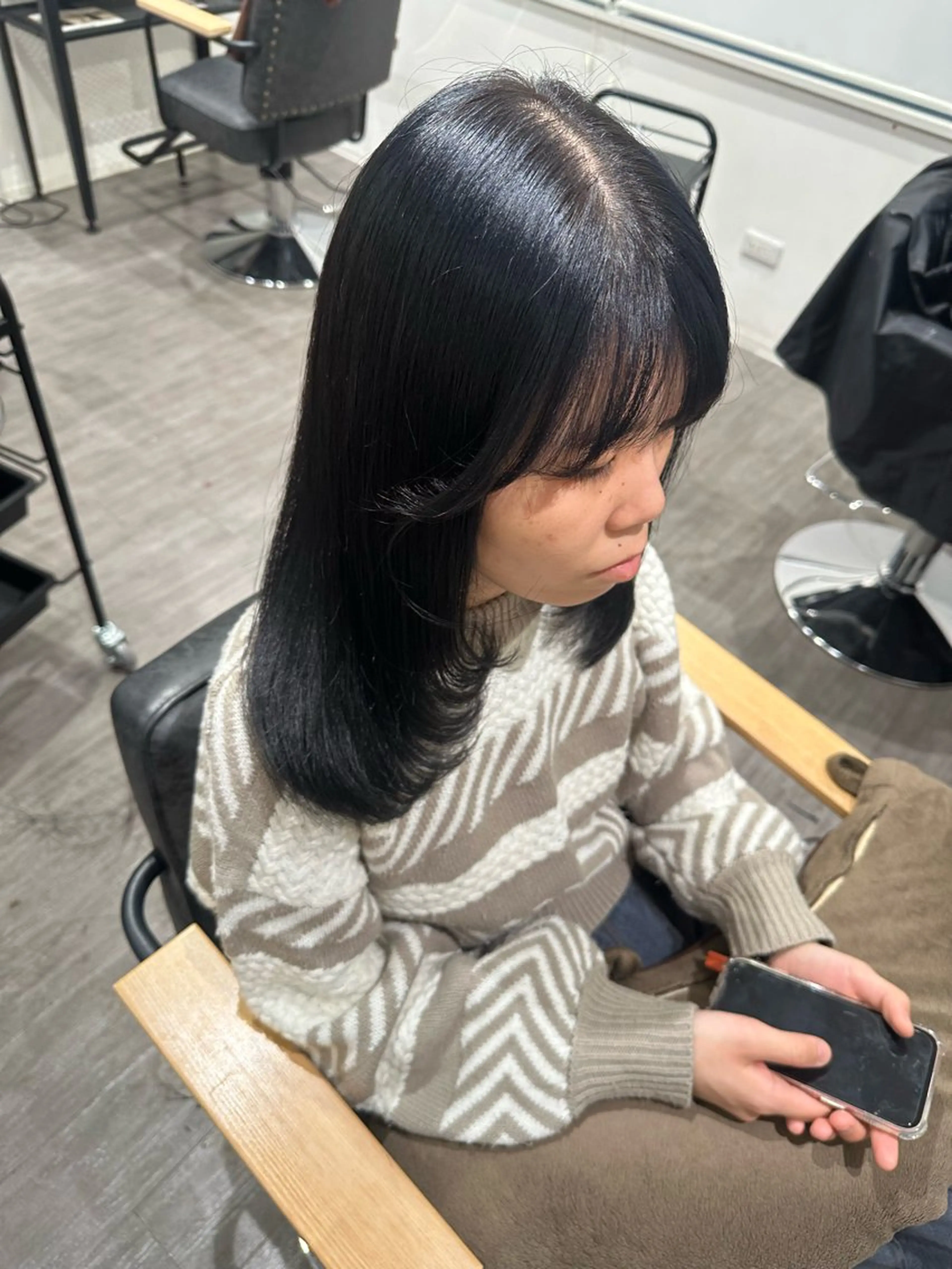 ミディアム カラー 黒髪 ブルーカラー ブルーブラック 顔まわりレイヤー レイヤーカット カット ヘアカラー トリートメント 艶髪レイヤー上田 紗也🇰🇷💗のヘアスタイル