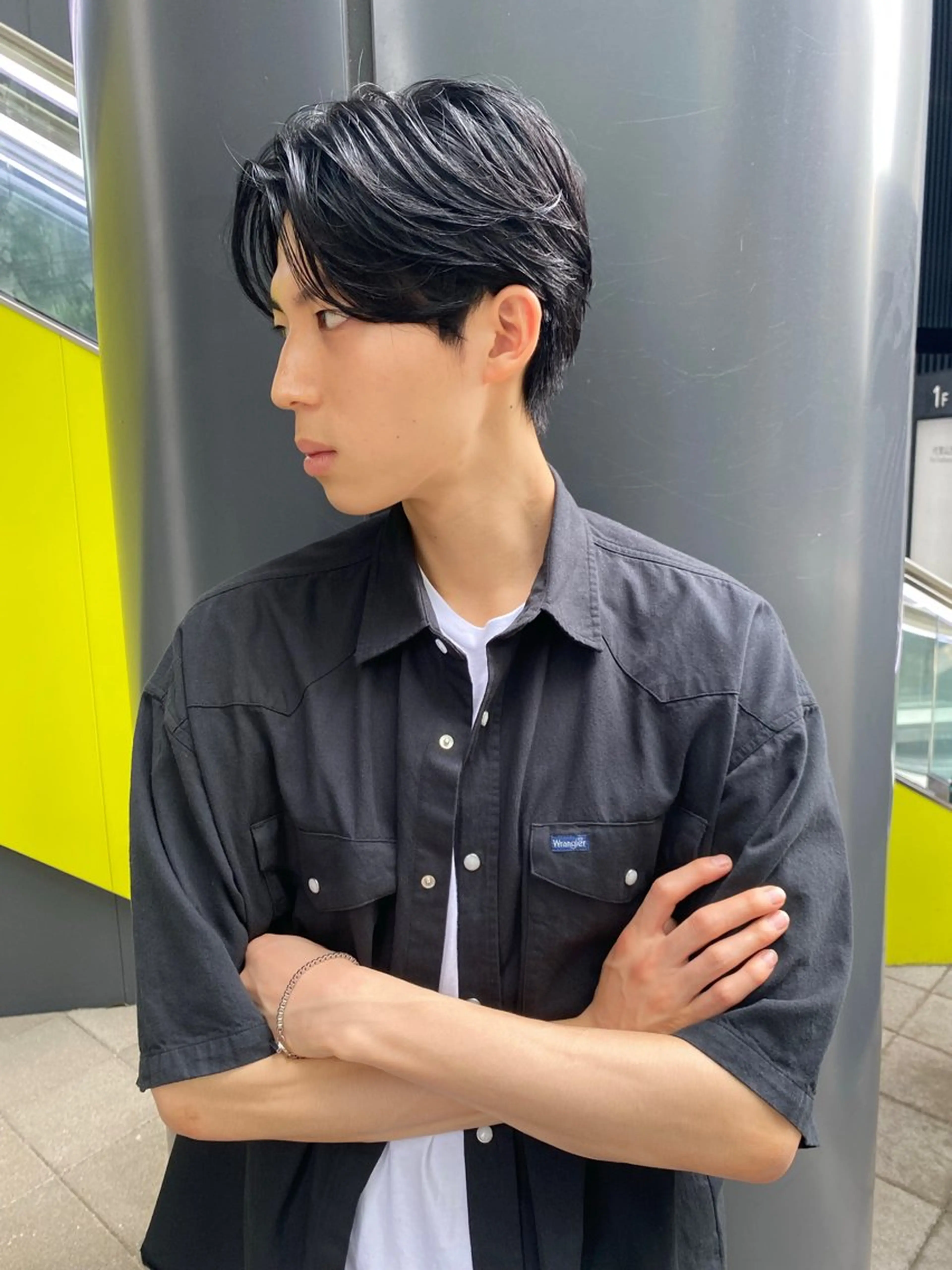 ショート パーマ メンズ メンズブリーチ センターパート メンズハイライト メンズインナーカラー メンズパーマ カット 💈メンズ短髪特化 ✂︎伊藤大輝💈のヘアスタイル