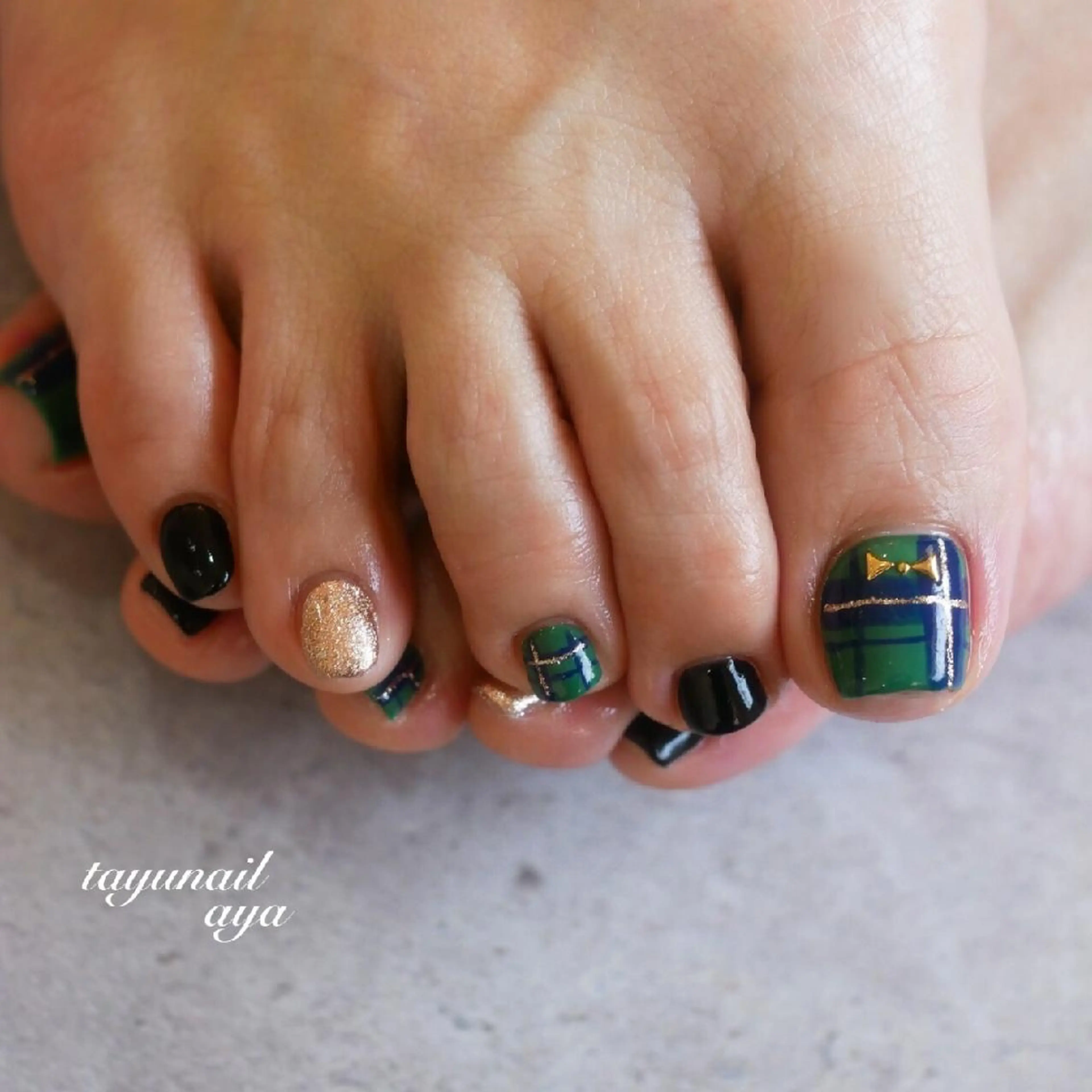 ネイル ブルー フットネイル ジェルネイル ゴールド グリーン ネイルサロン 【たゆnail】のネイルデザイン
