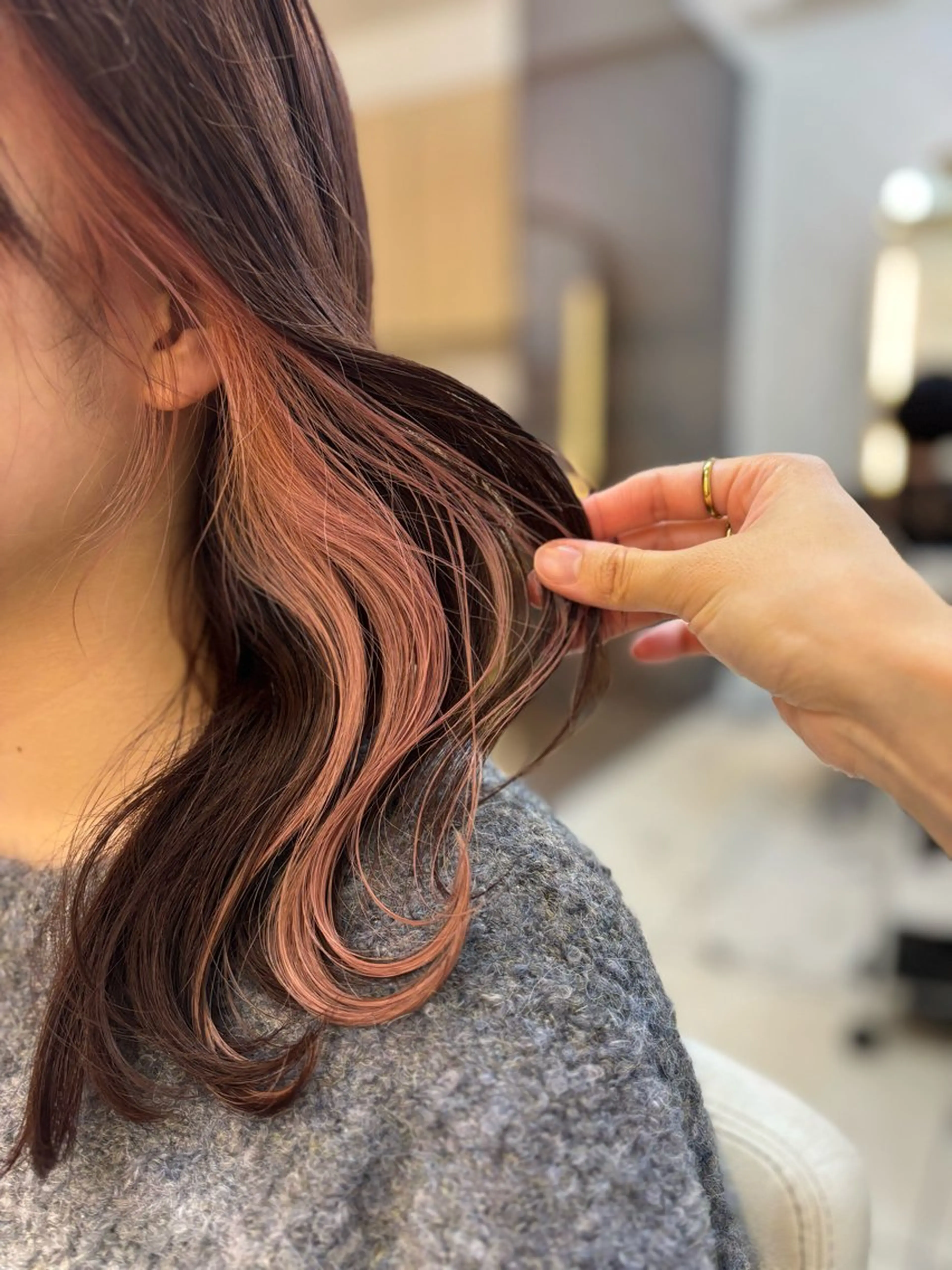 ロング カラー ヘアカラー はらだ すずのヘアスタイル