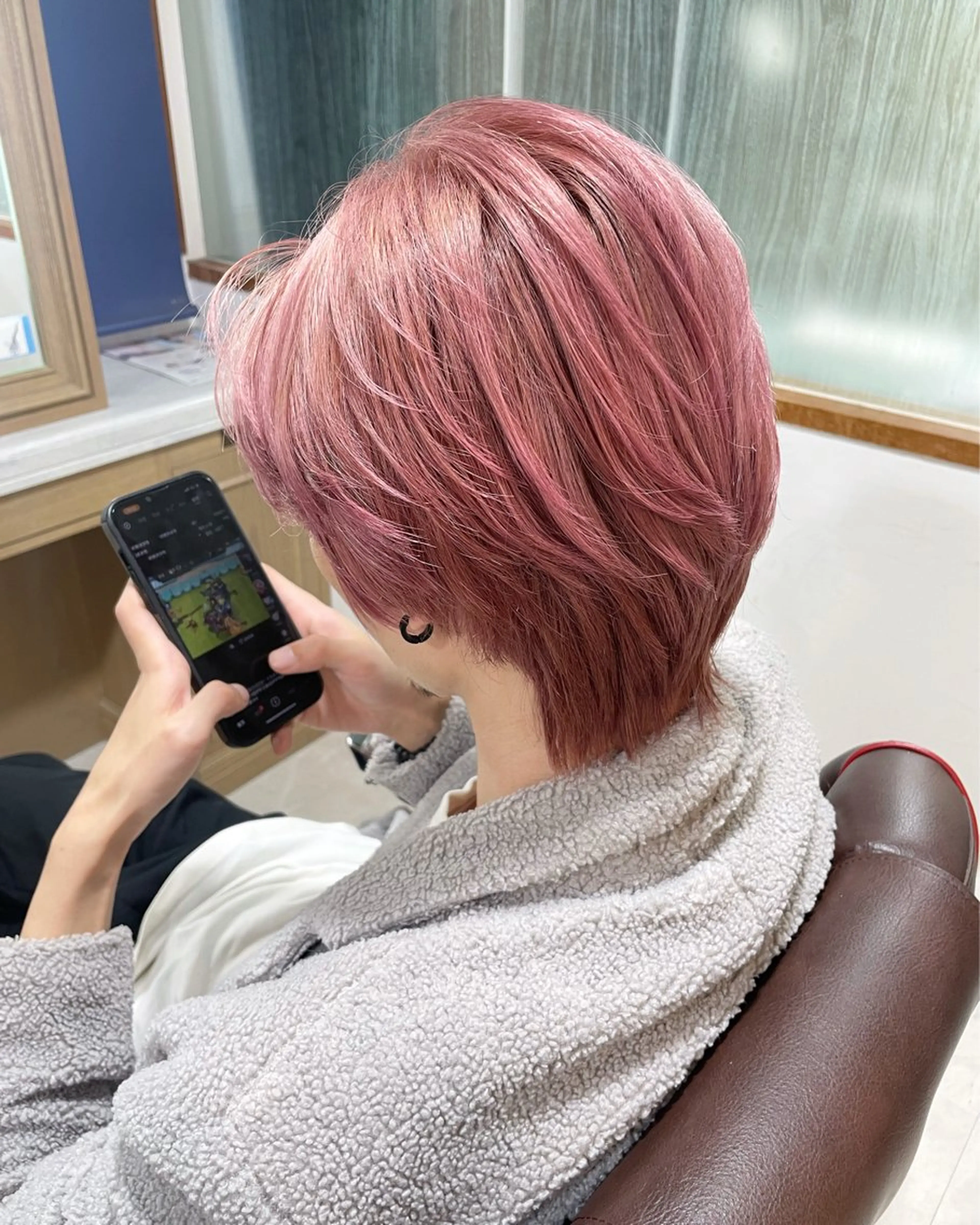 カラー メンズ ピンクカラー 🌟デザインカラー 🌟コノミ🌟のヘアスタイル