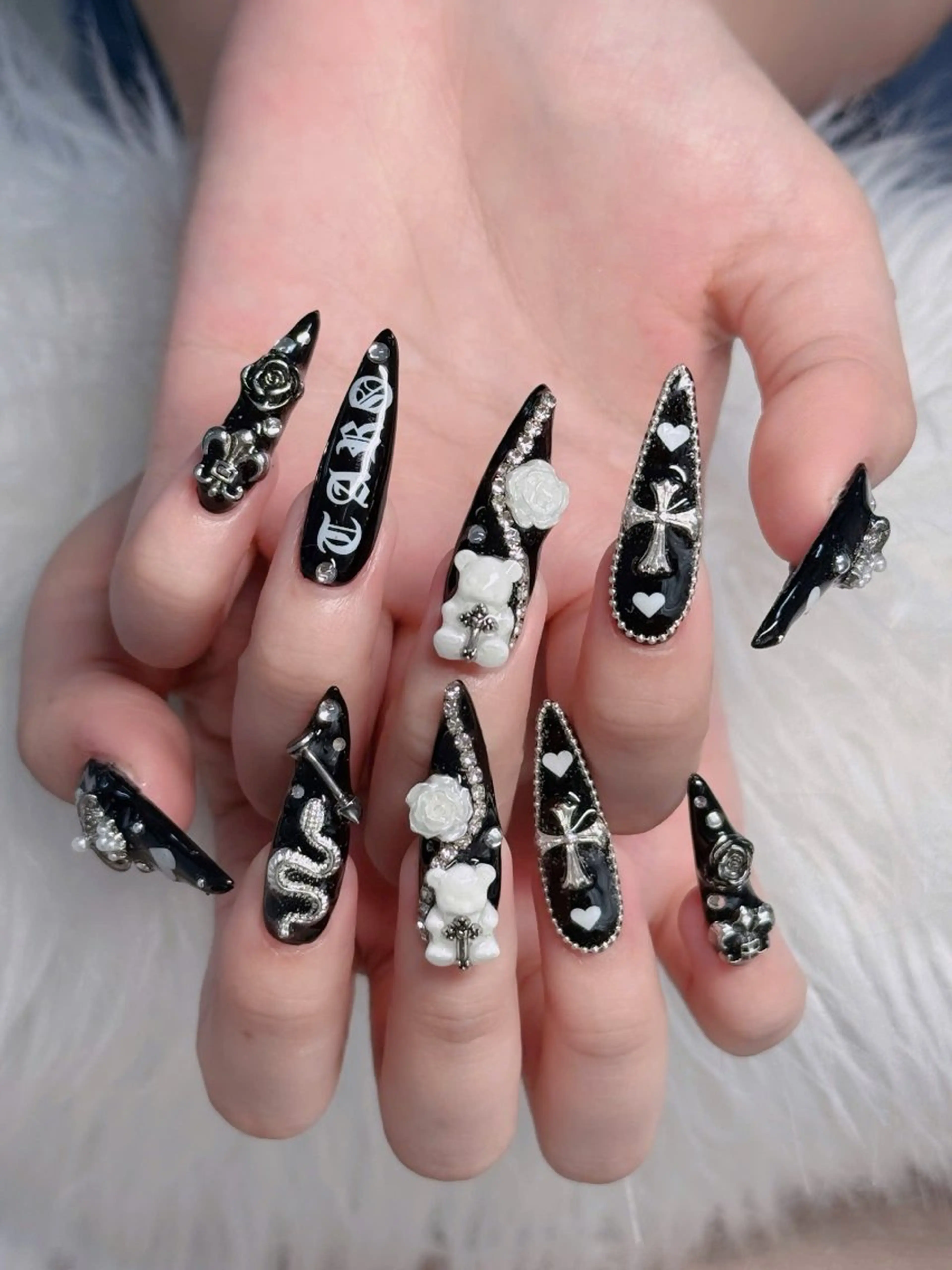 ネイル フレンチネイル ジェルネイル ガラスフレンチ ハロウィン ハート ハンドネイル H.baby Nail Salonのネイルデザイン