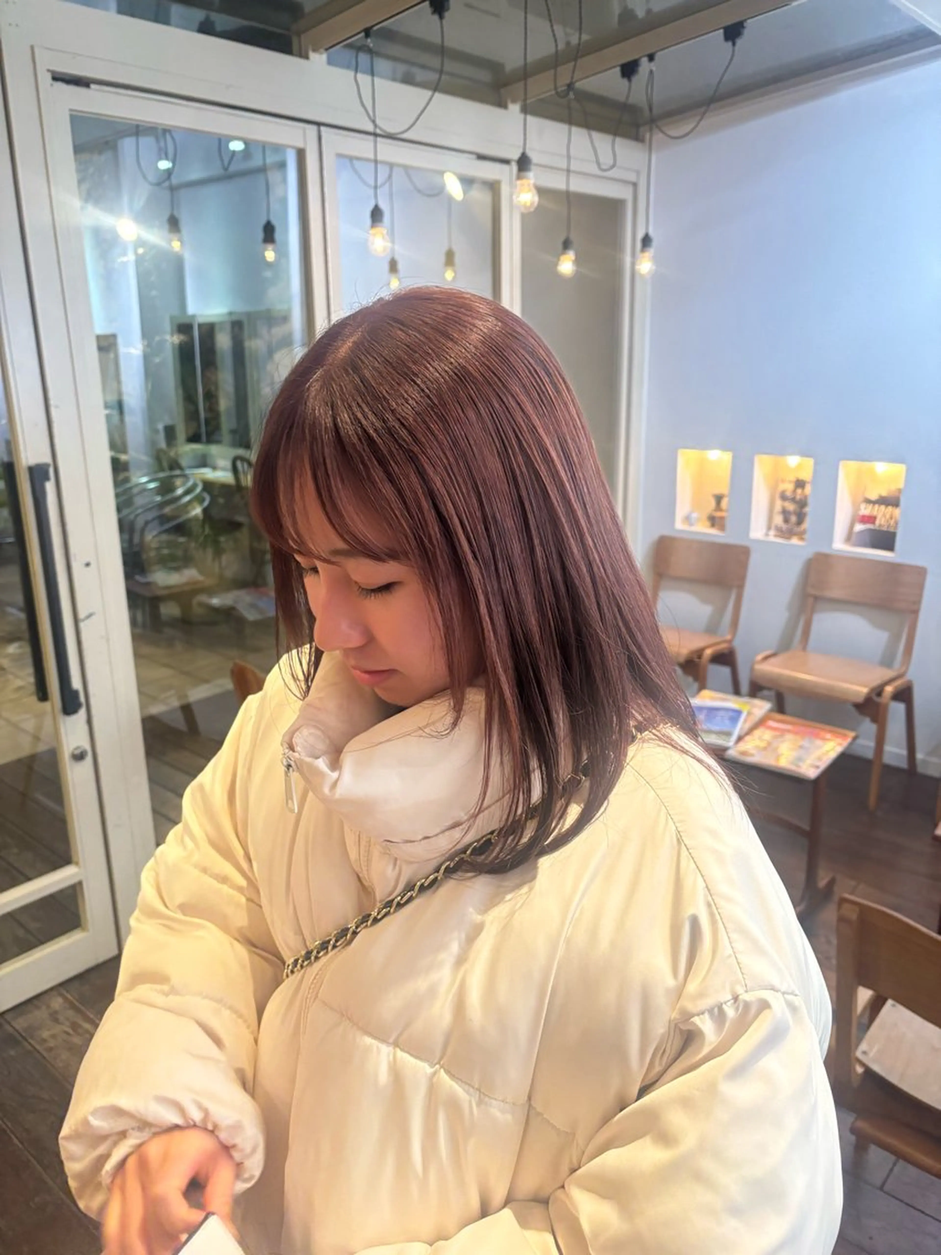 セミロング カラー くいた あやなのヘアスタイル