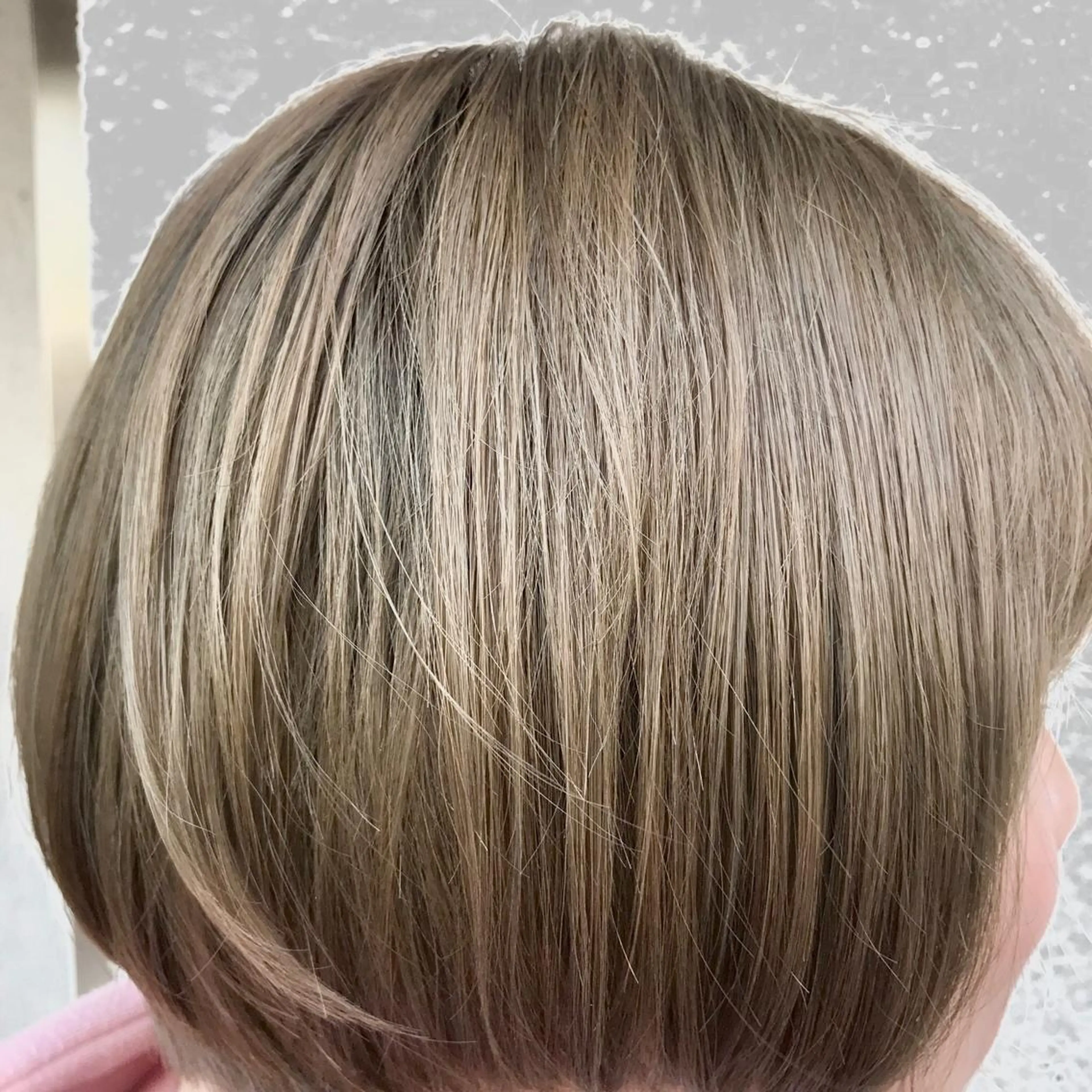 ショート カラー ベージュカラー ミルクティーベージュ ニュアンスパーマ／ レイヤー／茶屋町のヘアスタイル