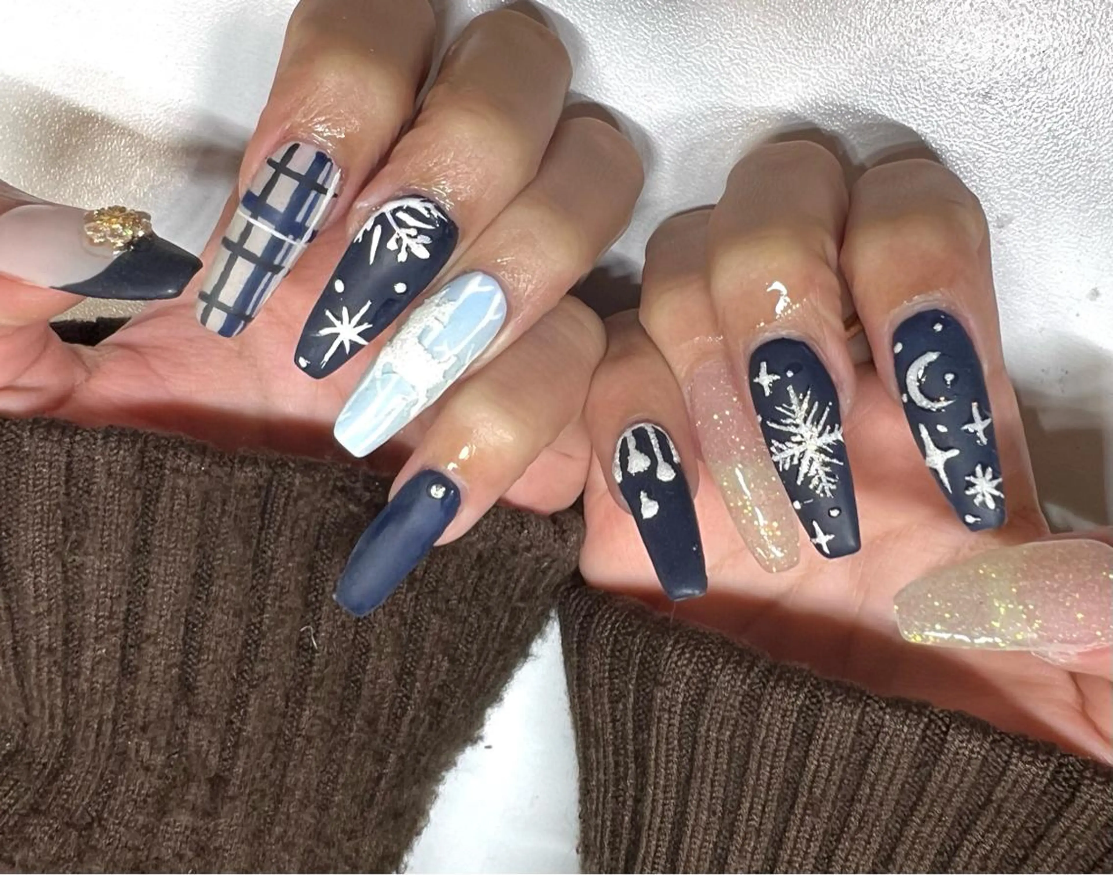 ネイル 冬ネイル クリスマス ハンドネイル CHARME 🤎〔RINA〕のネイルデザイン