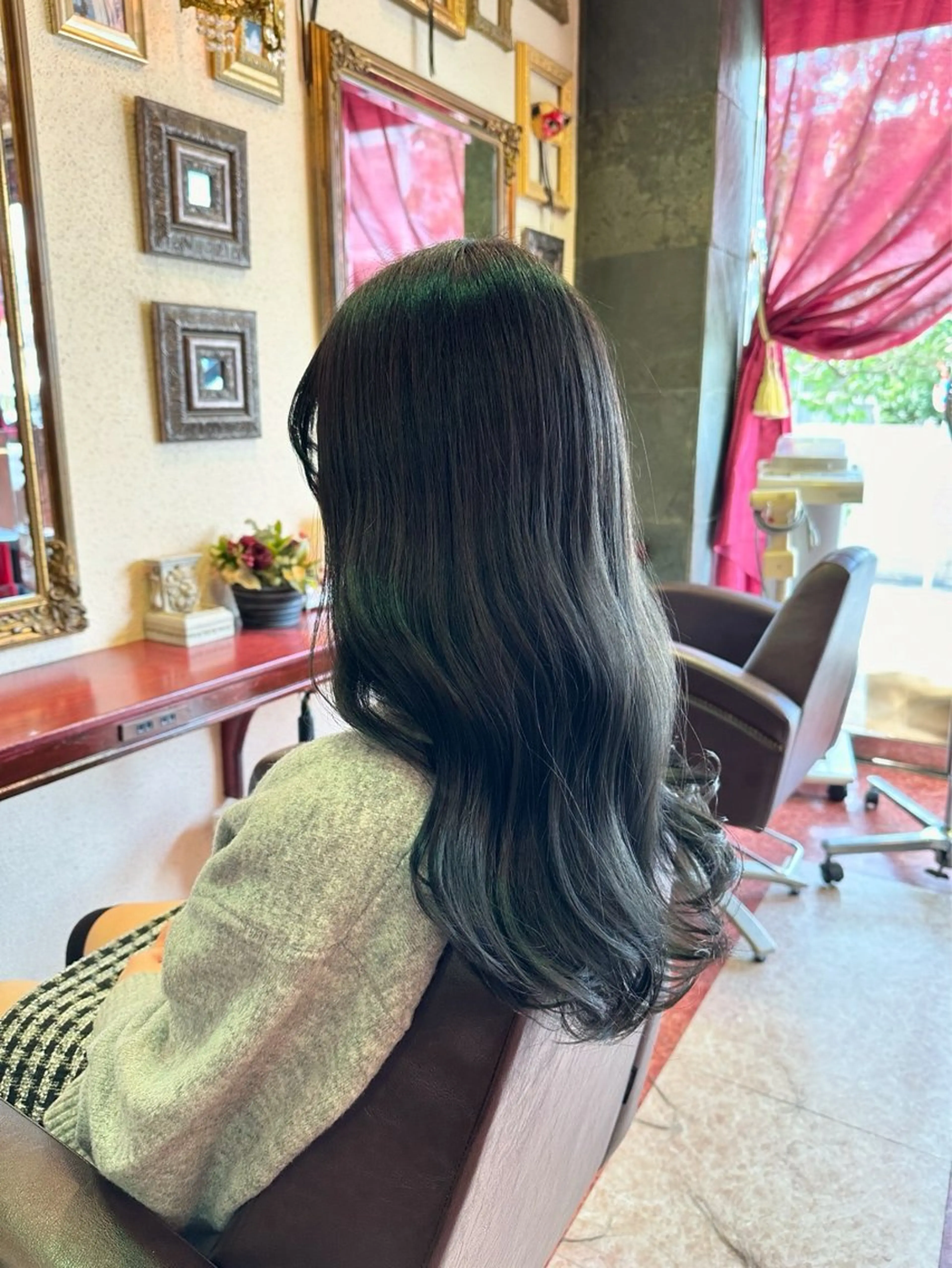 ロング ヘアカラー トリートメント 【美髪矯正 /髪質改善】RINのヘアスタイル