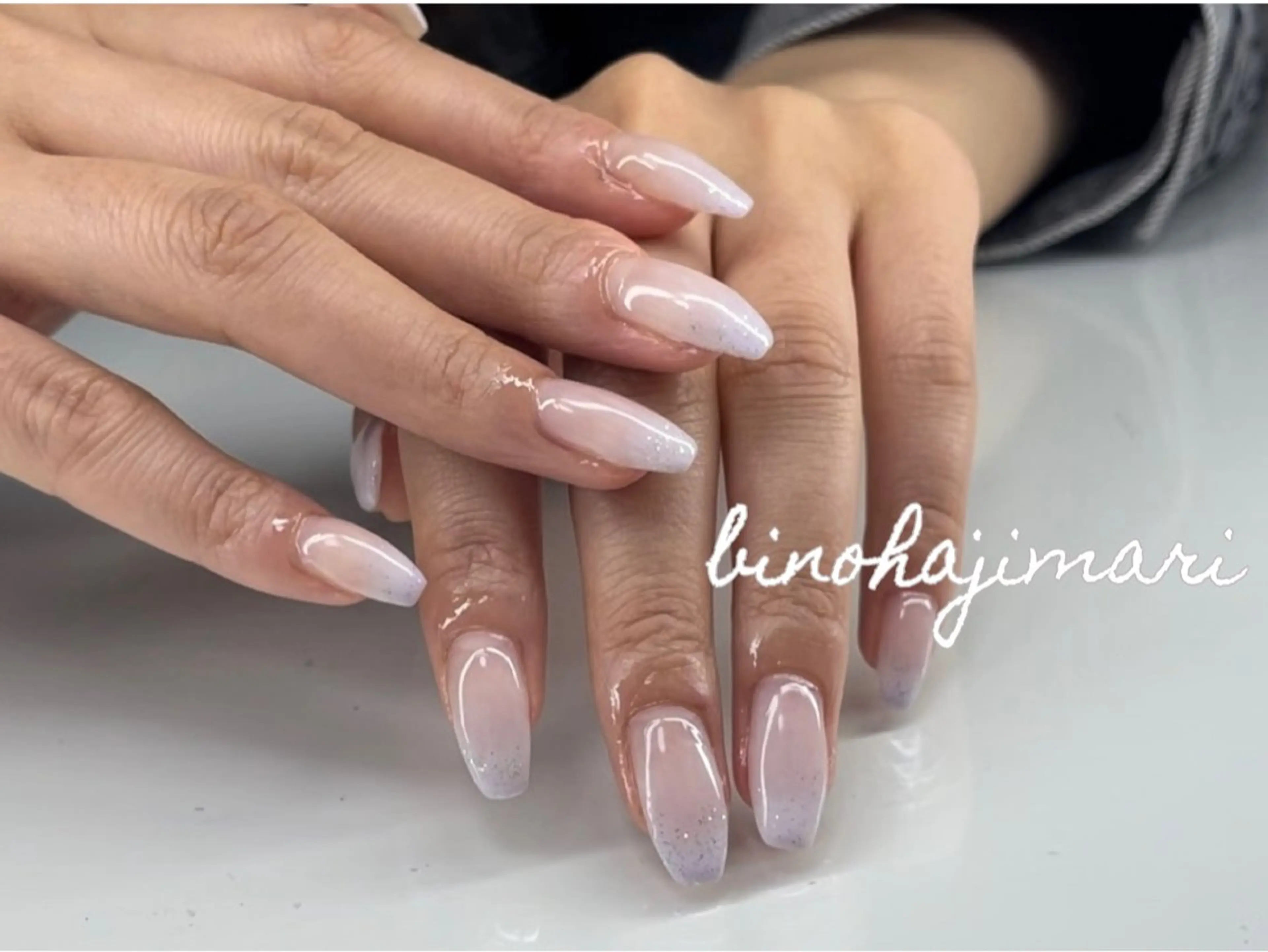ネイル アートネイル フラッシュネイル グラデーション ラメ(グリッター) シルバー ハンドネイル ハンドケア ♡Bivi♡自爪に 優しいネイルサロンのネイルデザイン