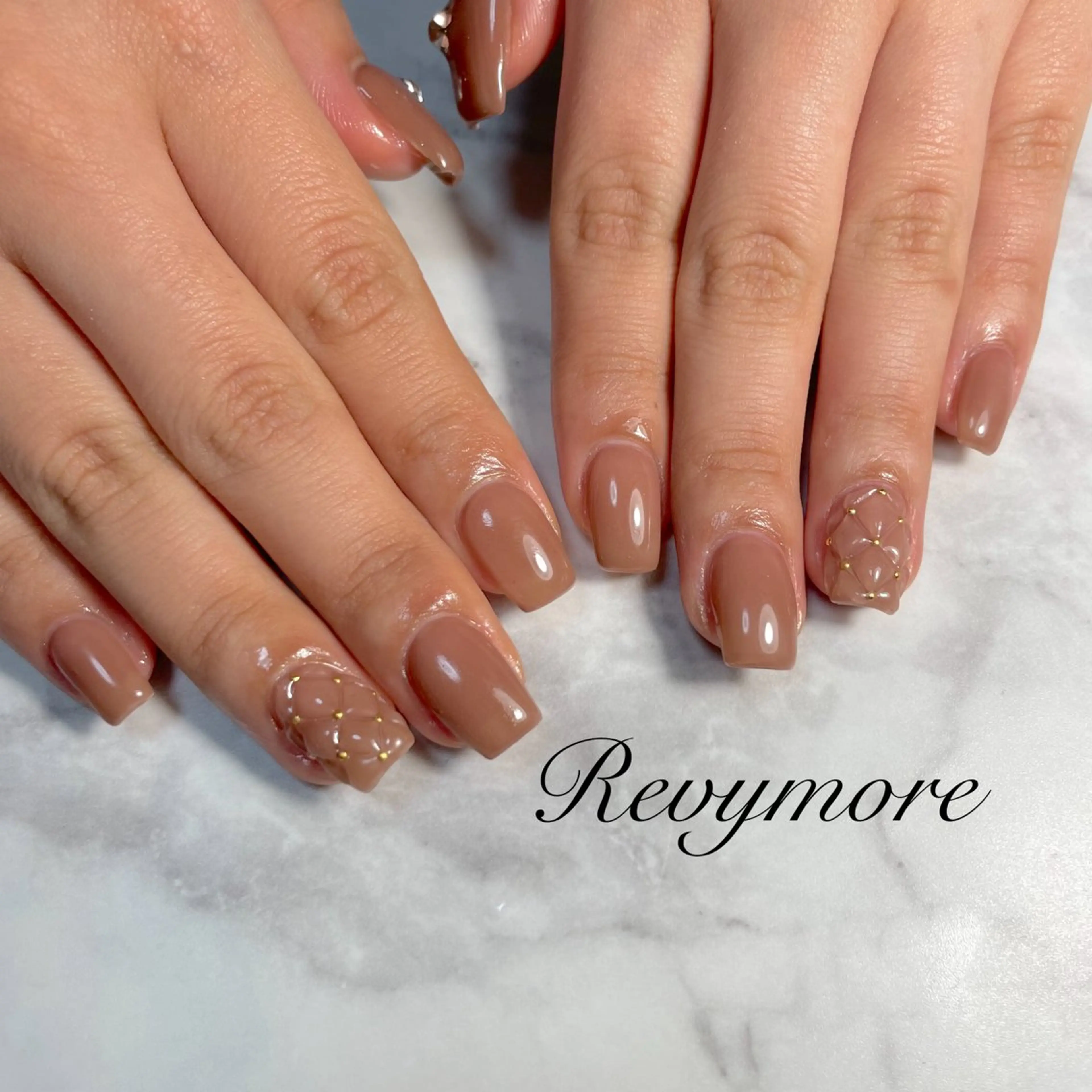 ネイル ジェルネイル キラキラネイル 韓国ネイル ニュアンスネイル オフィスネイル nail salon Revymoreのネイルデザイン