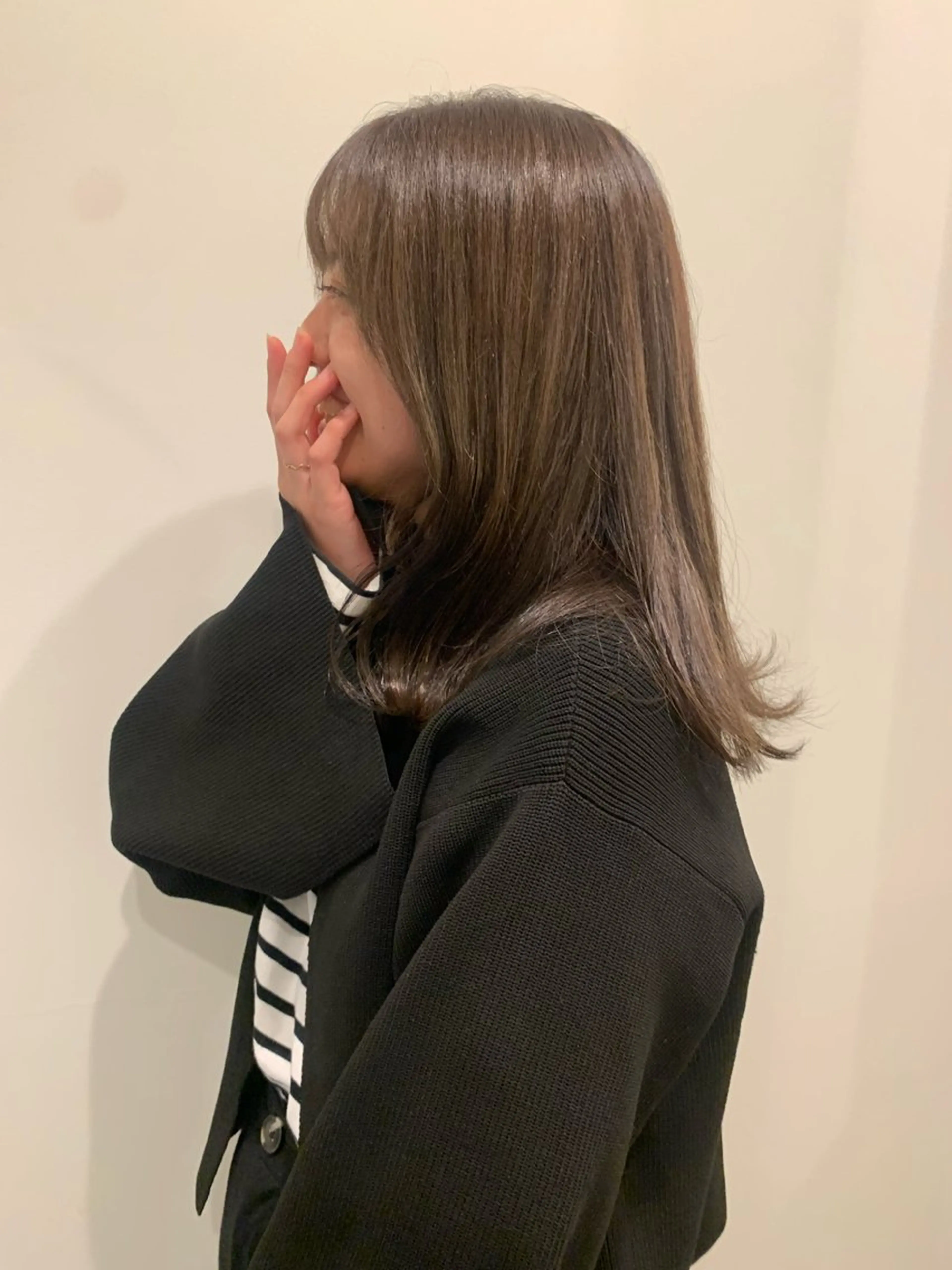 セミロング カラー ベージュカラー ミルクティーベージュ カット ヘアカラー トリートメント 落合希 Olivebeigeのヘアスタイル