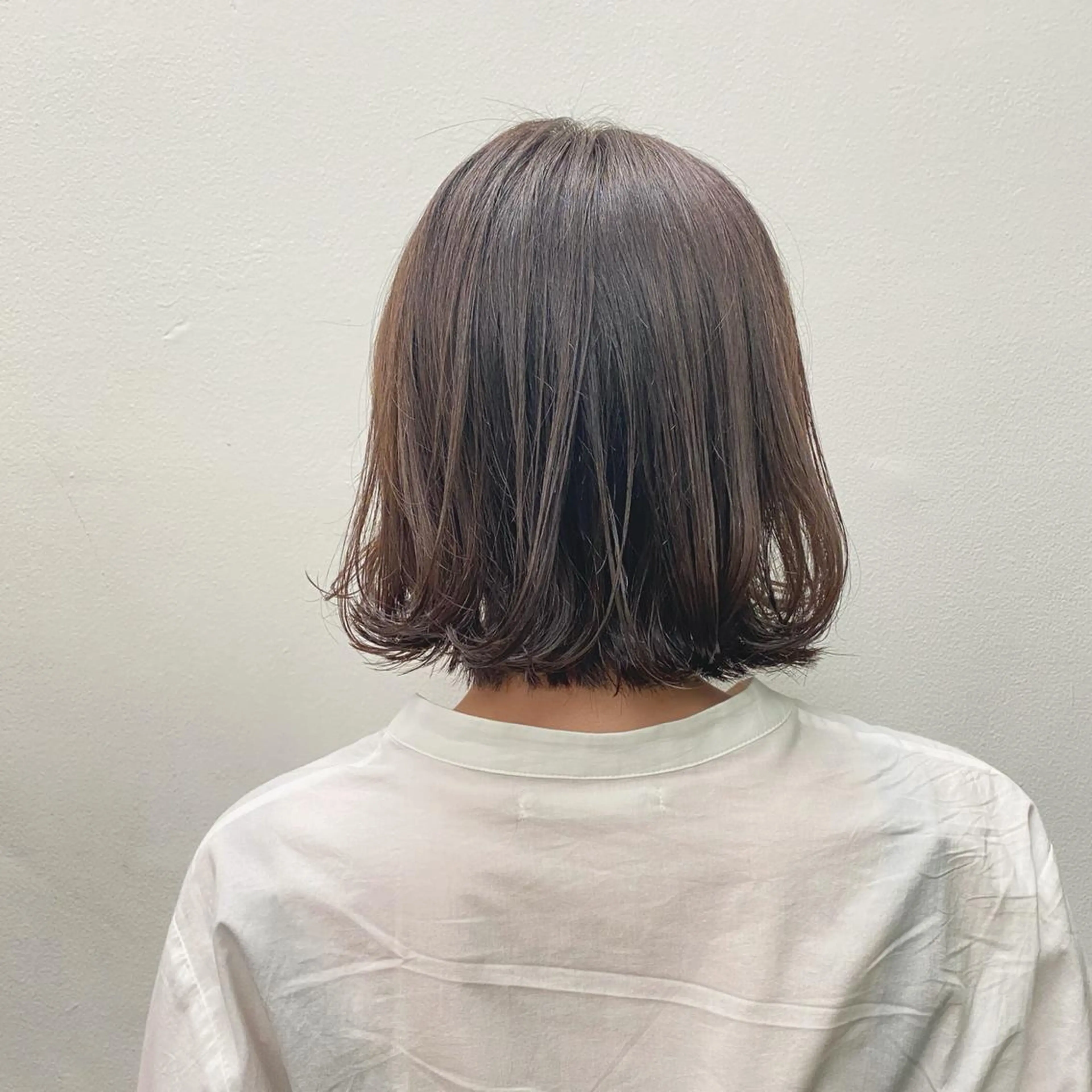 ミディアム カラー 外ハネヘア カット 安藤 翔平のヘアスタイル