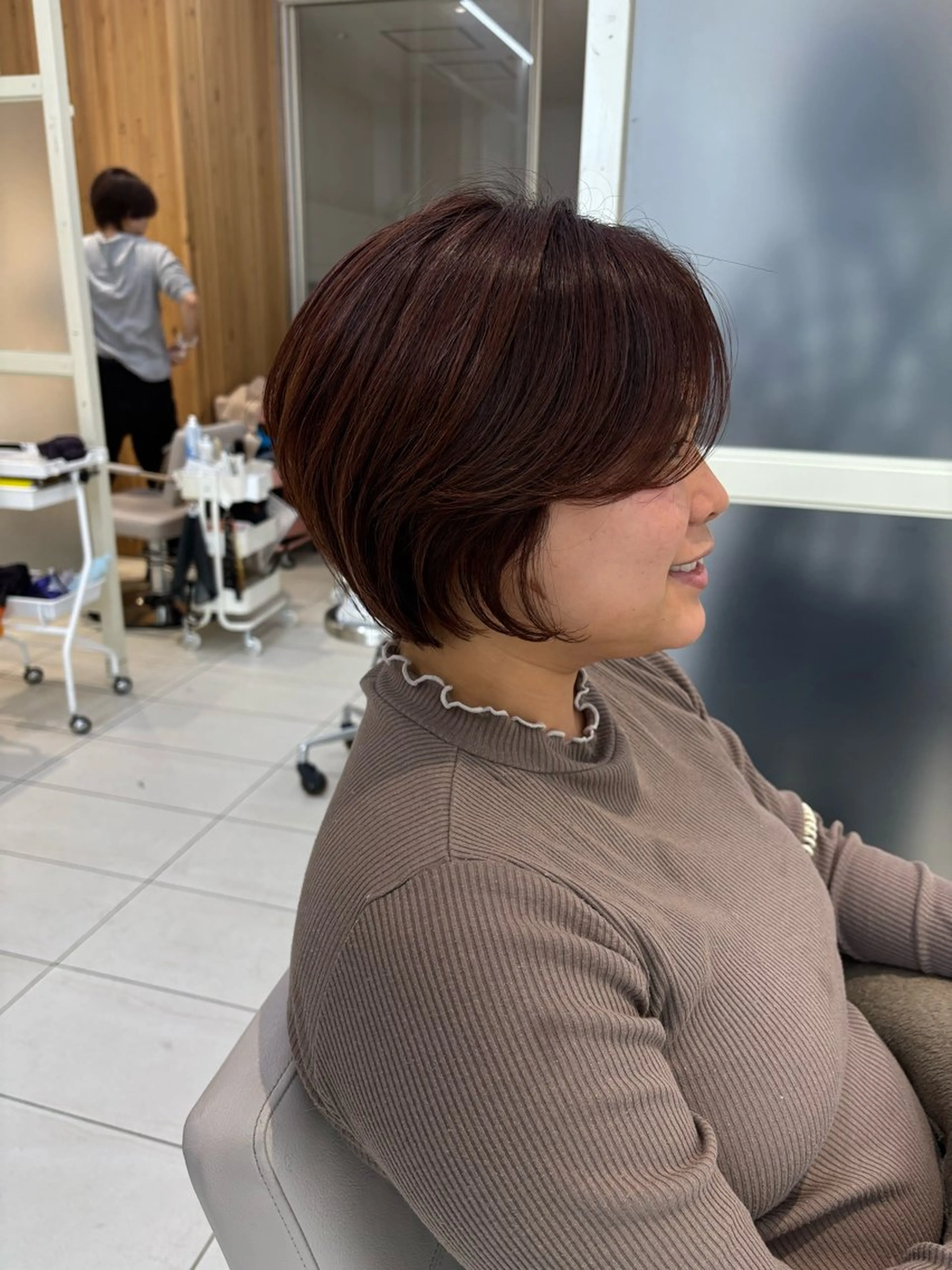ショート かなこ/重めレイヤー /透明感カラーのヘアスタイル