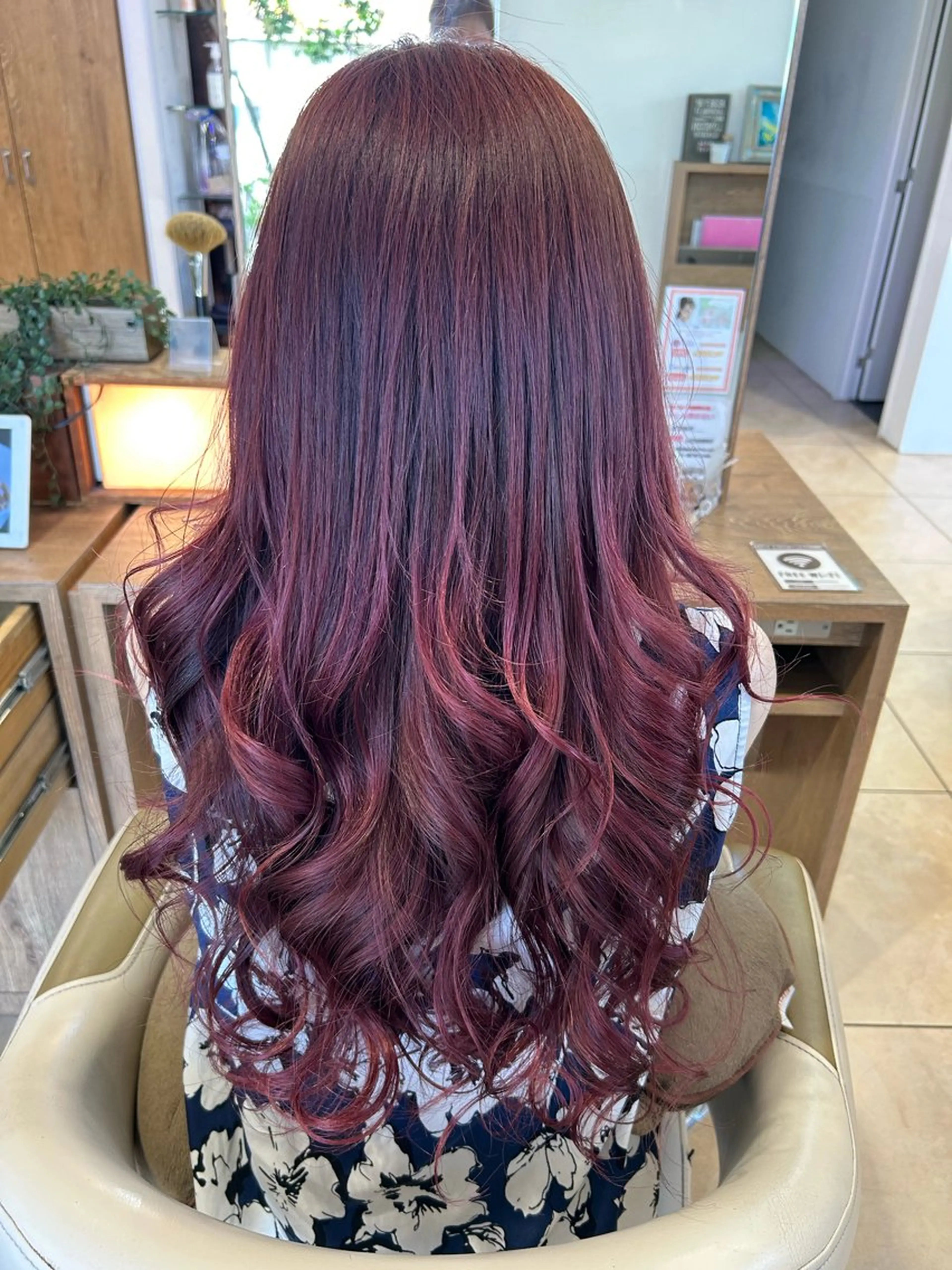 ロング カラー ピンクカラー レッドカラー 小久保 彰子のヘアスタイル