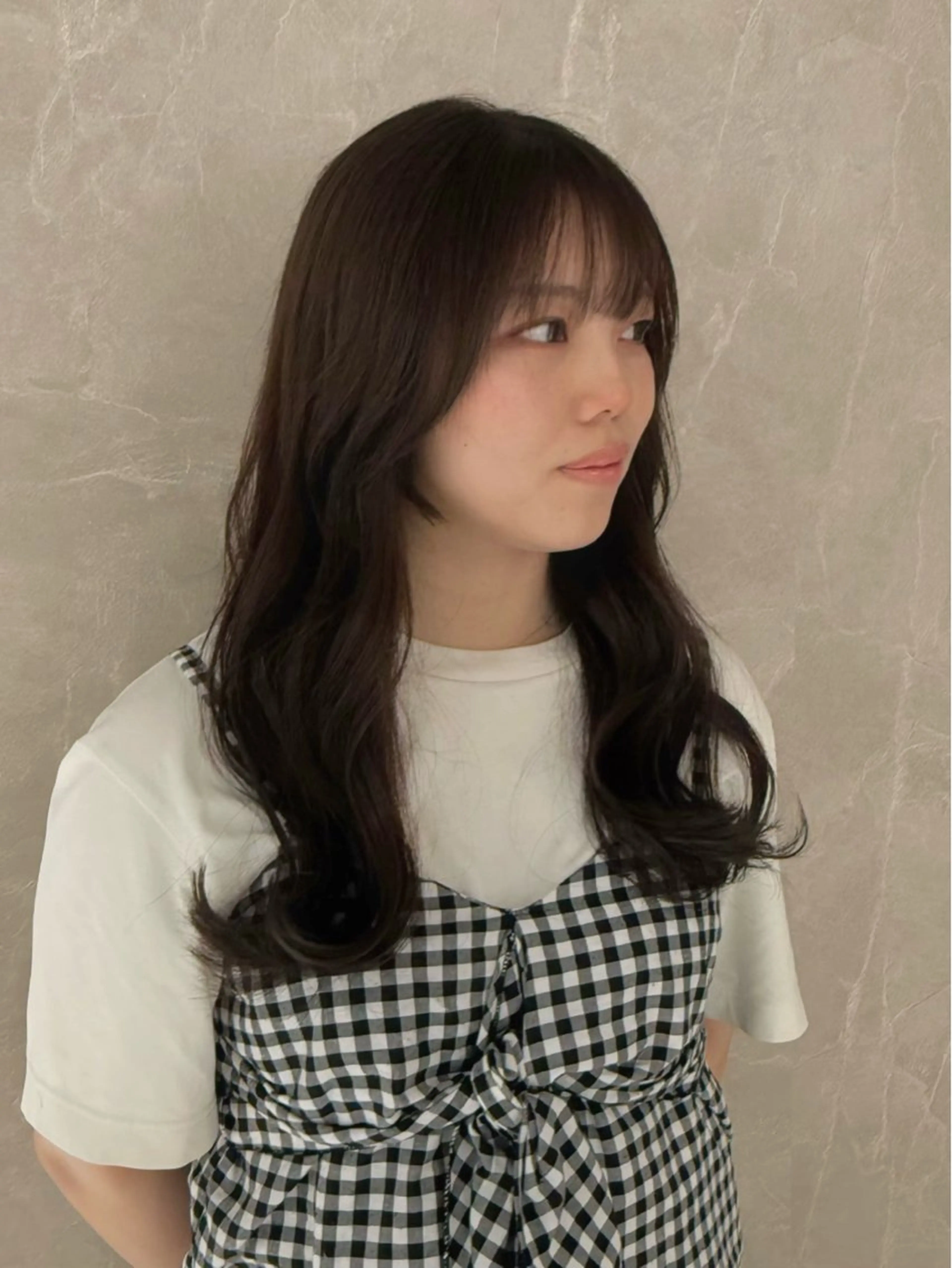 ミディアム 透明感カラー NAN AMI グレージュのヘアスタイル