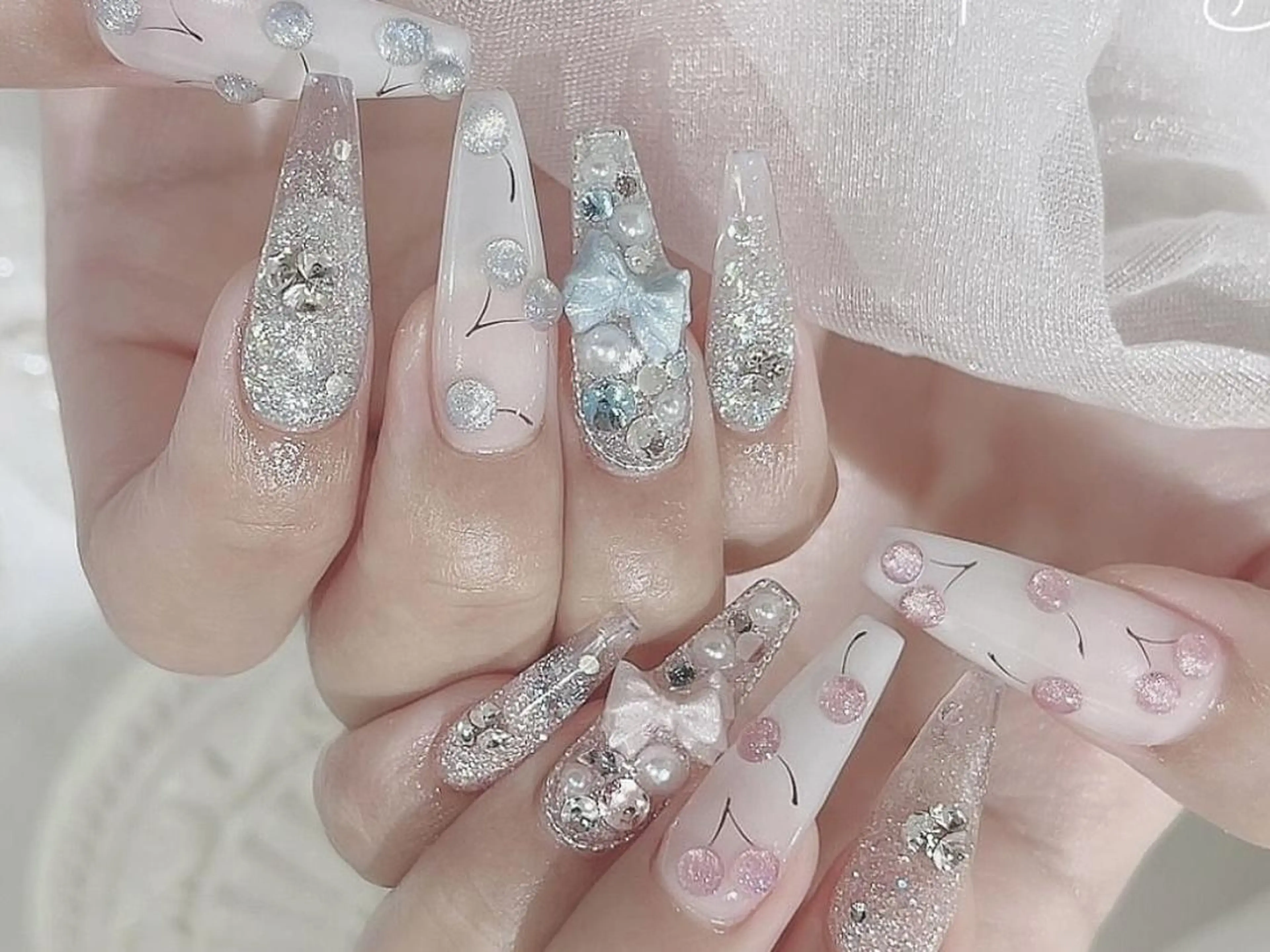 メンズ ネイル メンズ韓国風 アートネイル フレンチネイル ジェルネイル キラキラネイル ハンドネイル フットネイル Bloom kabukiのネイルデザイン