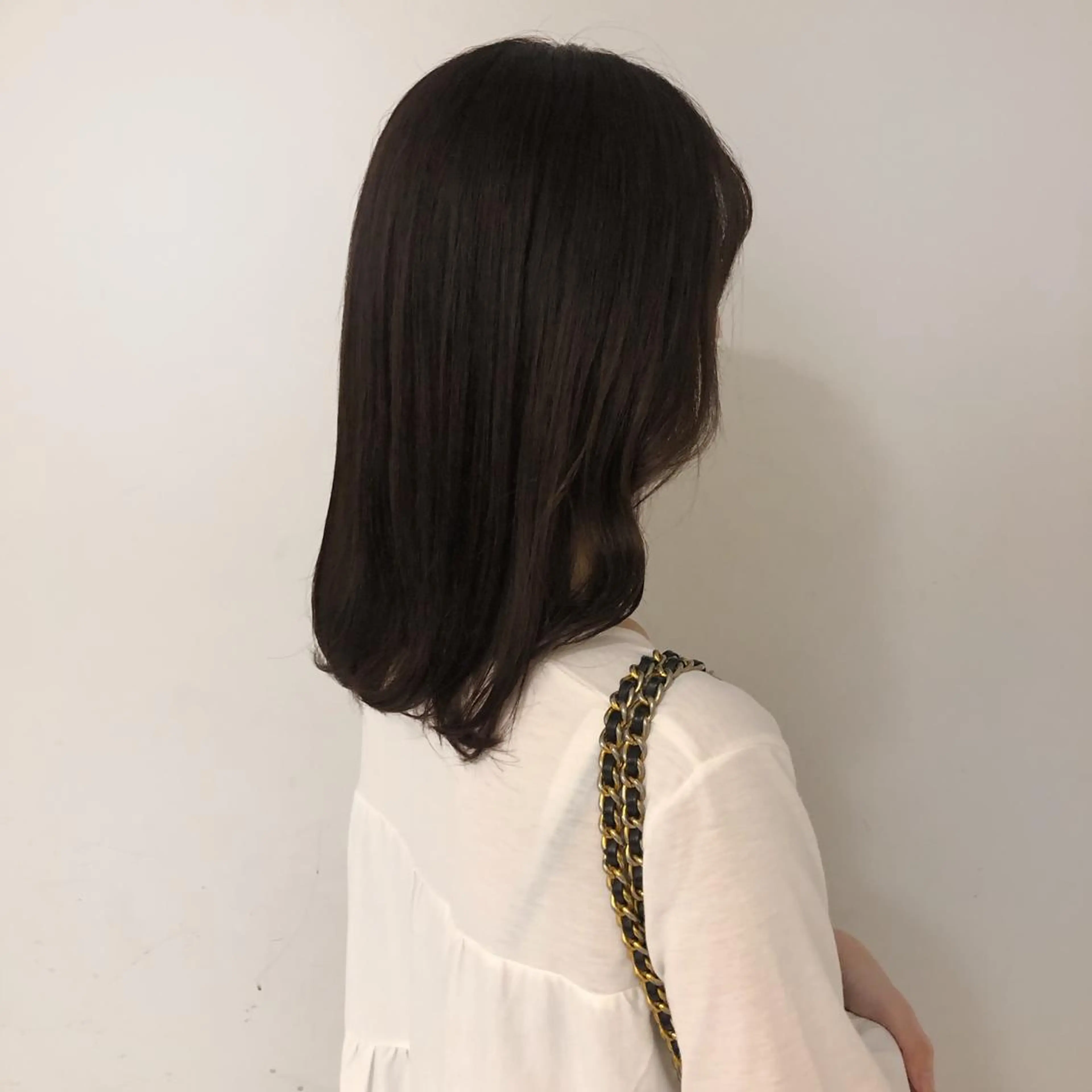 セミロング カラー 秋山 裕香のヘアスタイル