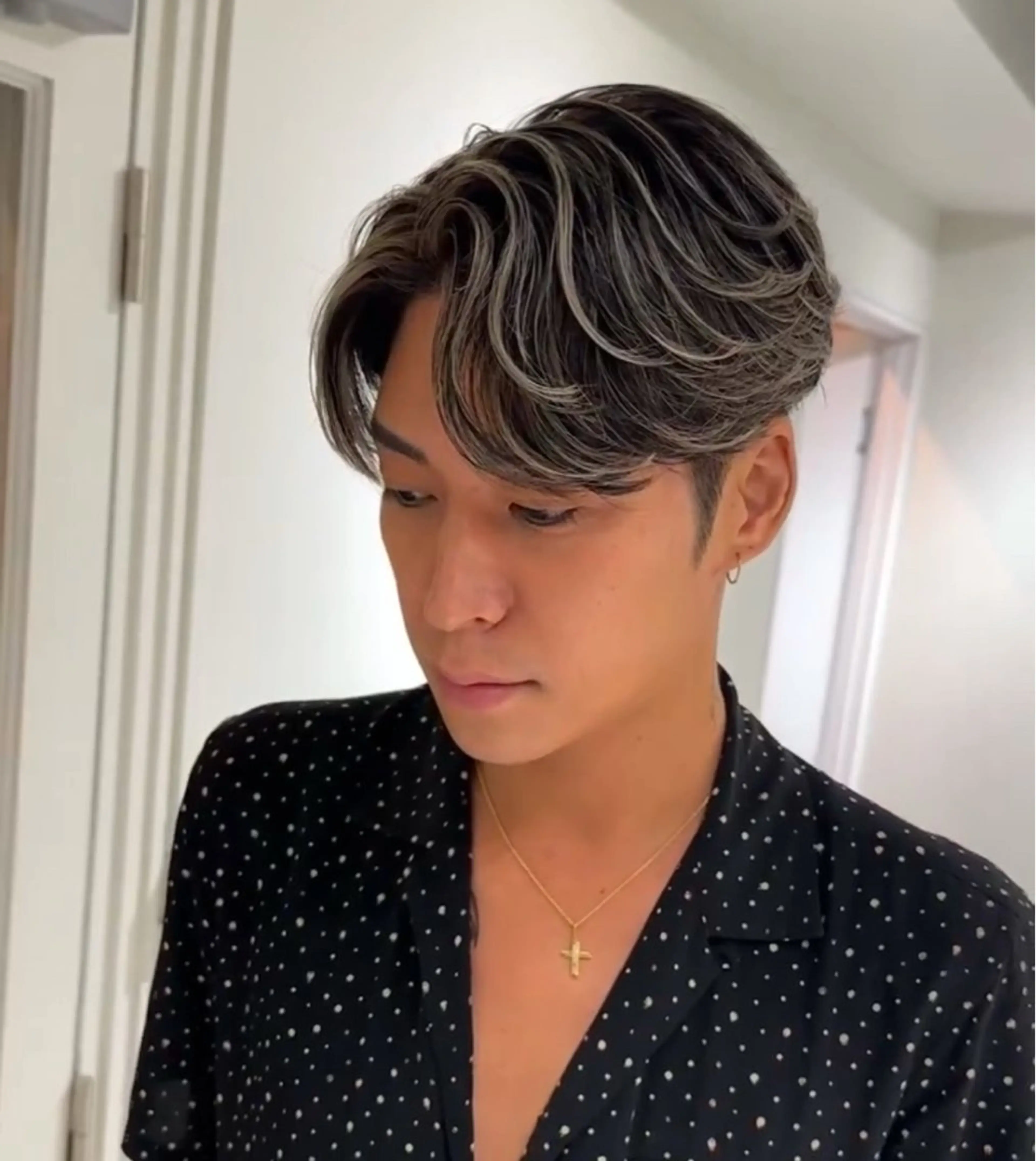 メンズ センターパート メンズハイライト メンズメッシュ 白髪ぼかし/メッシュ ハイライト/ゆうとのヘアスタイル