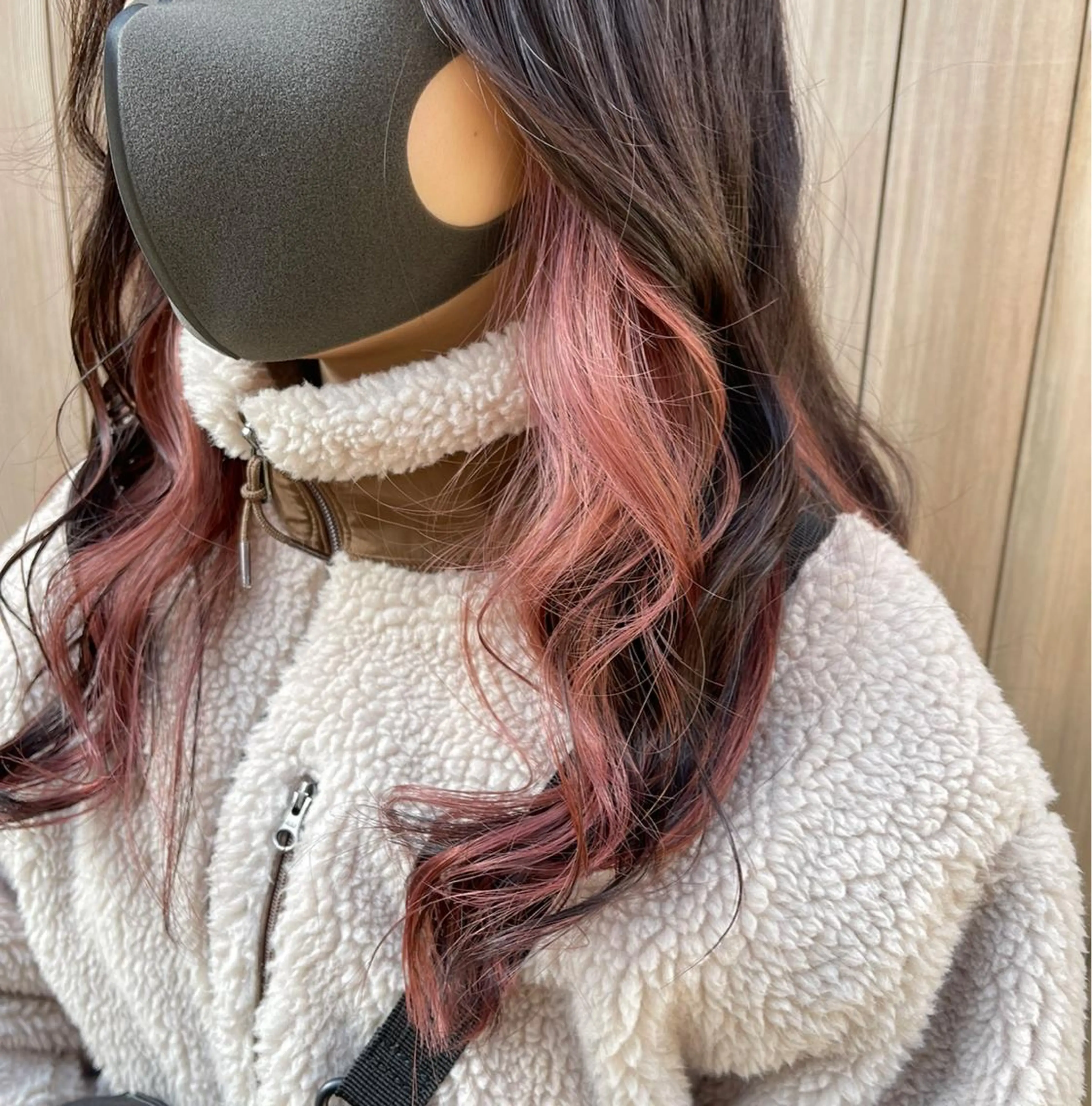 セミロング カラー イシイ シオリのヘアスタイル