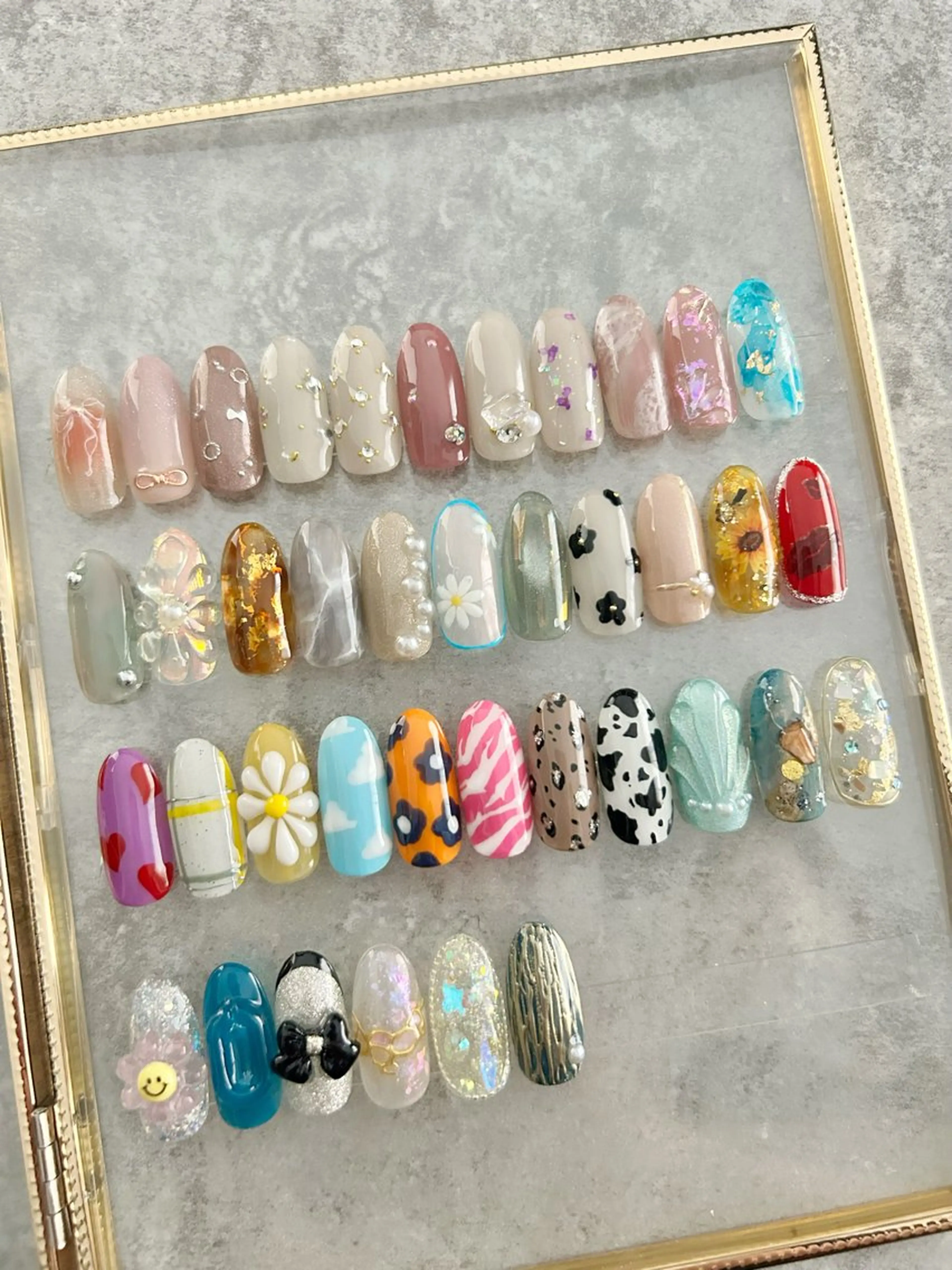 ネイル アートネイル オーロラネイル カジュアル フラッシュネイル フットネイル ハンドネイル ハンドケア Nanala. LUNAのネイルデザイン