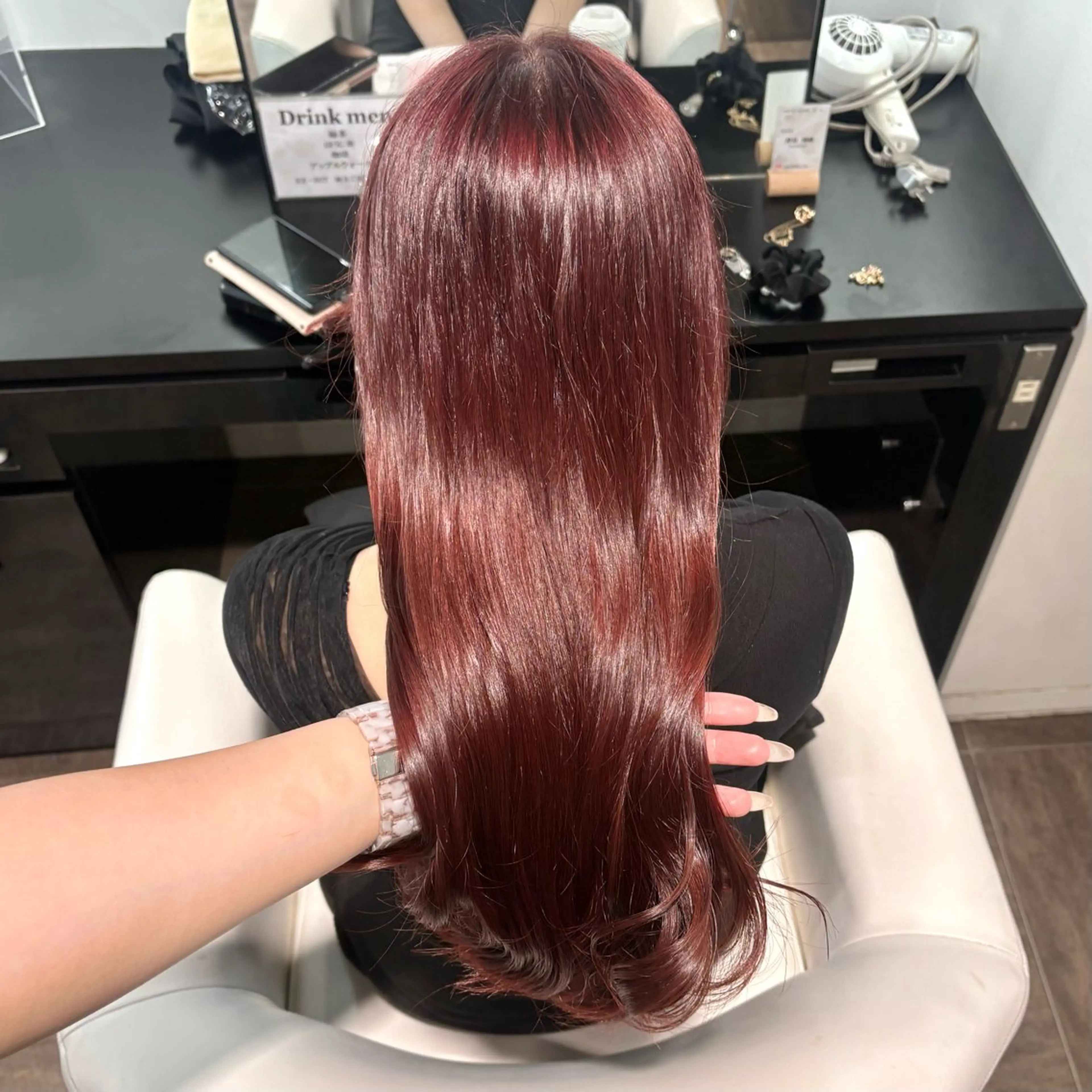 ロング カラー ブリーチ ダブルカラー ブリーチなしカラー レッドカラー 似合わせカット ヘアカラー トリートメント 🖤大人可愛い⌇ 𝐑 𝐈 𝐎🖤のヘアスタイル