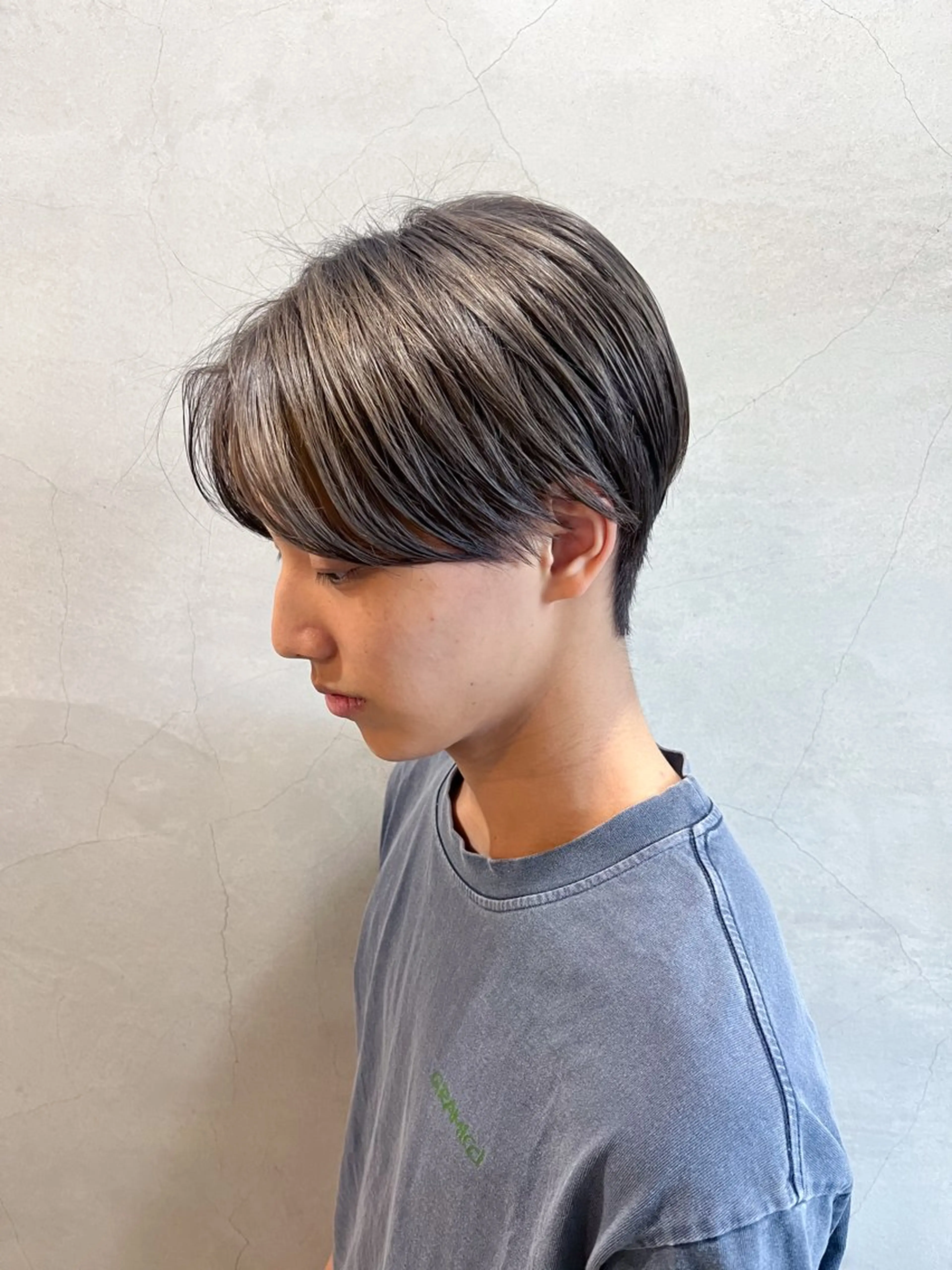 ショート カラー メンズ メンズブリーチ ブリーチ シルバー ヘアカラー 山根 桜のヘアスタイル