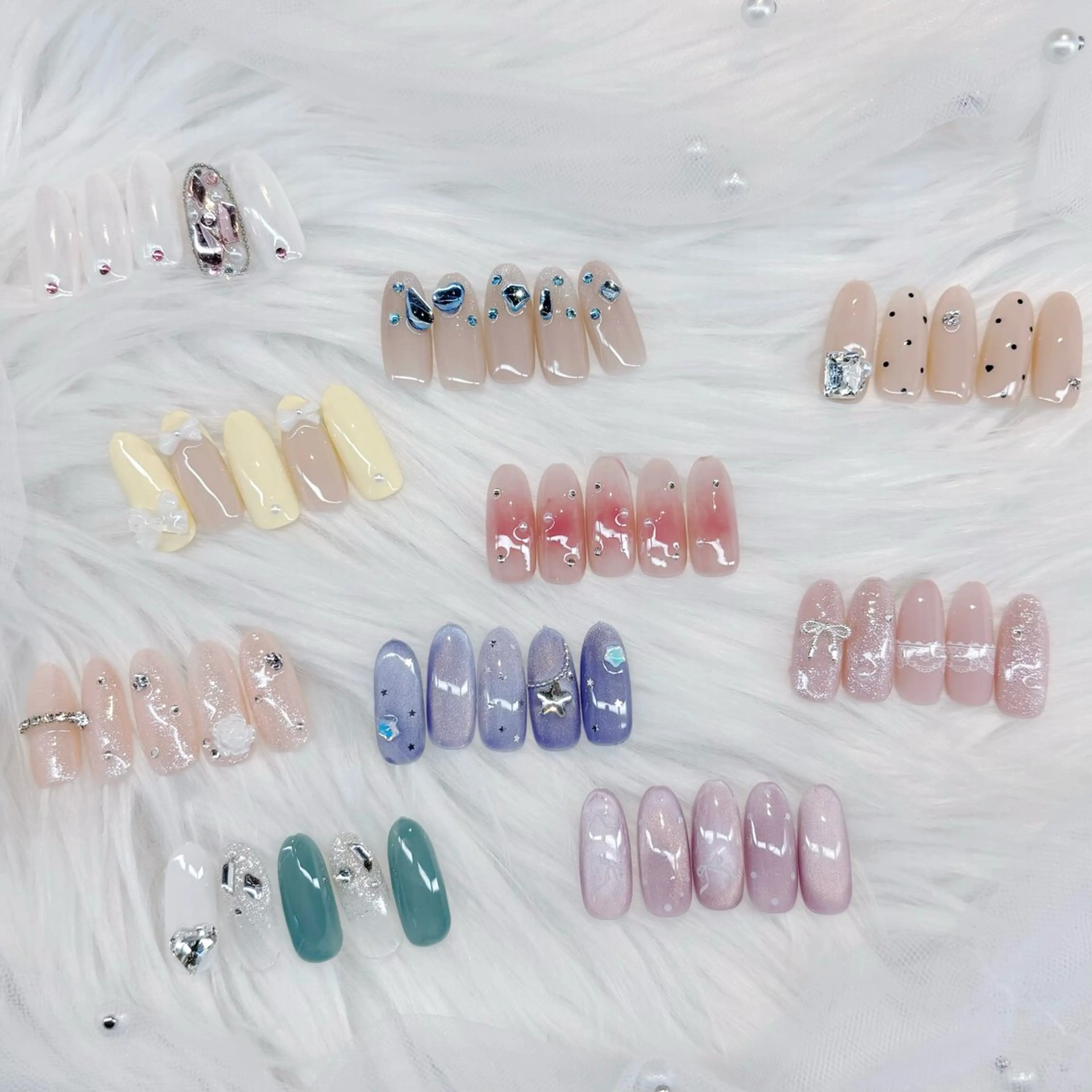 ネイル ドット ガーリー キラキラネイル 韓国ネイル ワンホンネイル ハンドネイル Keli Nail 難波のネイルデザイン