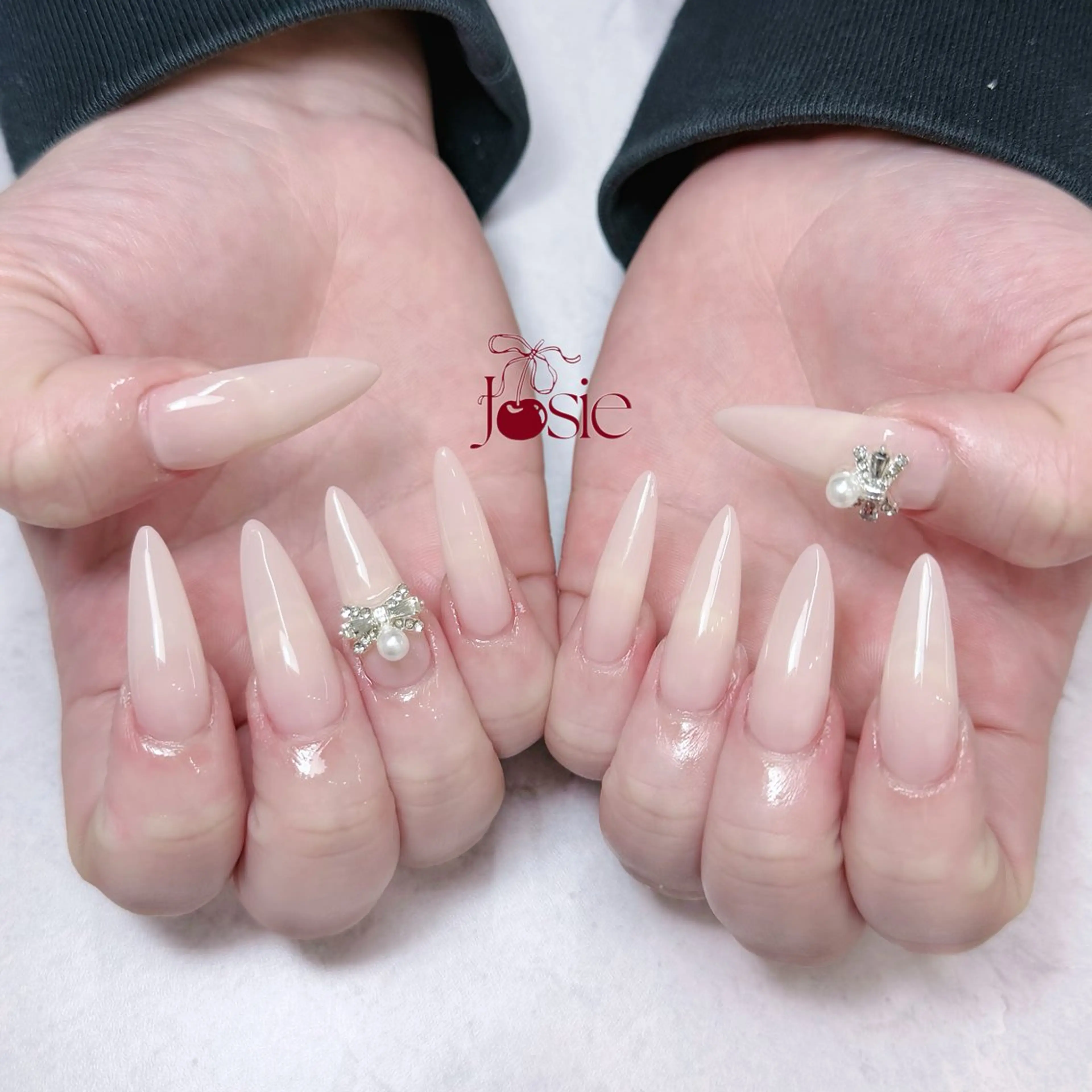 ネイル キラキラネイル 韓国ネイル ロングネイル ワンホンネイル ハンドネイル Josie nail salonのネイルデザイン