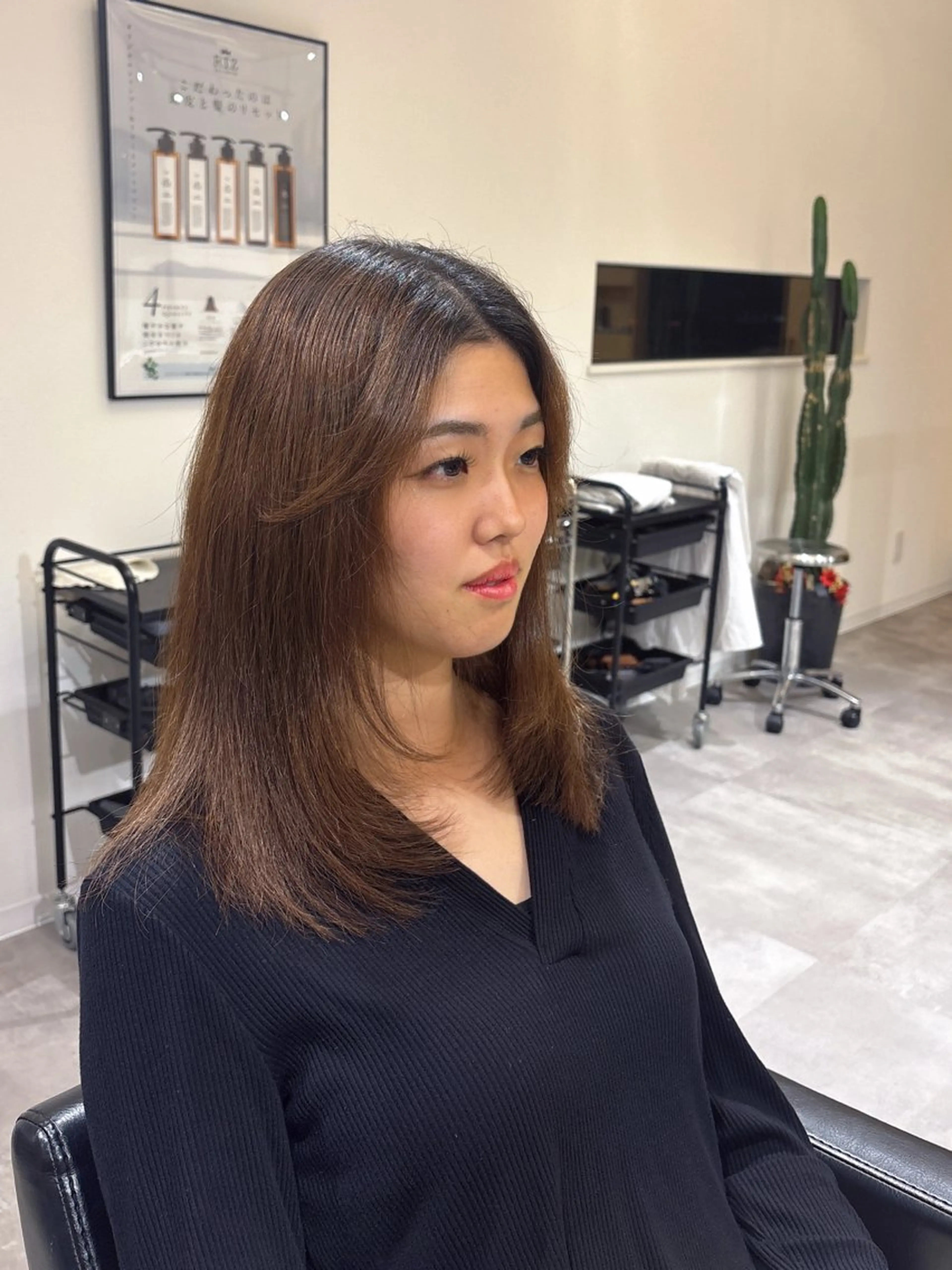 セミロング 滑川 吏音のヘアスタイル