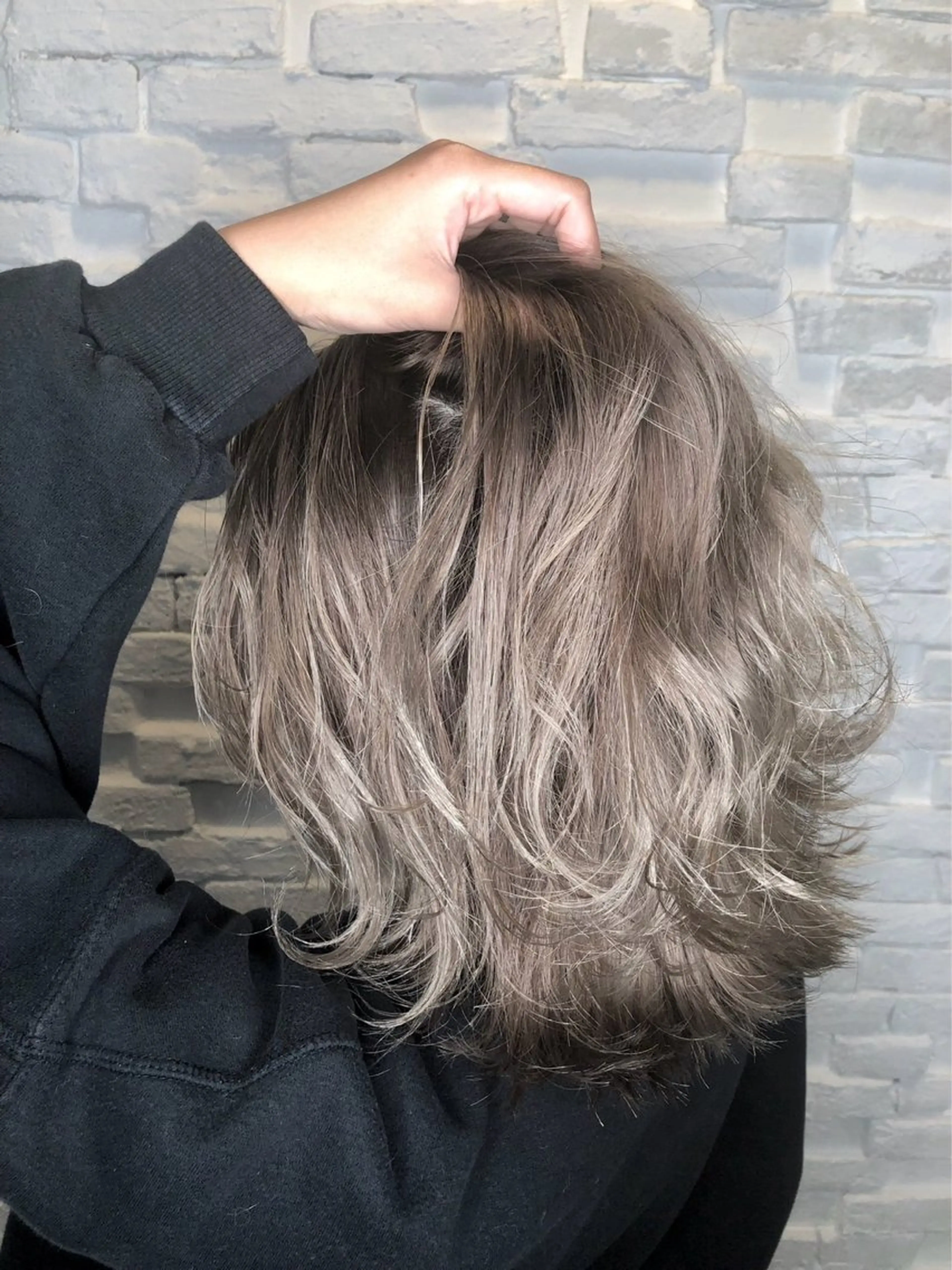 カラー シルバー 辻優太/韓国ヘア/メ ンズ/ダウンパーマのヘアスタイル