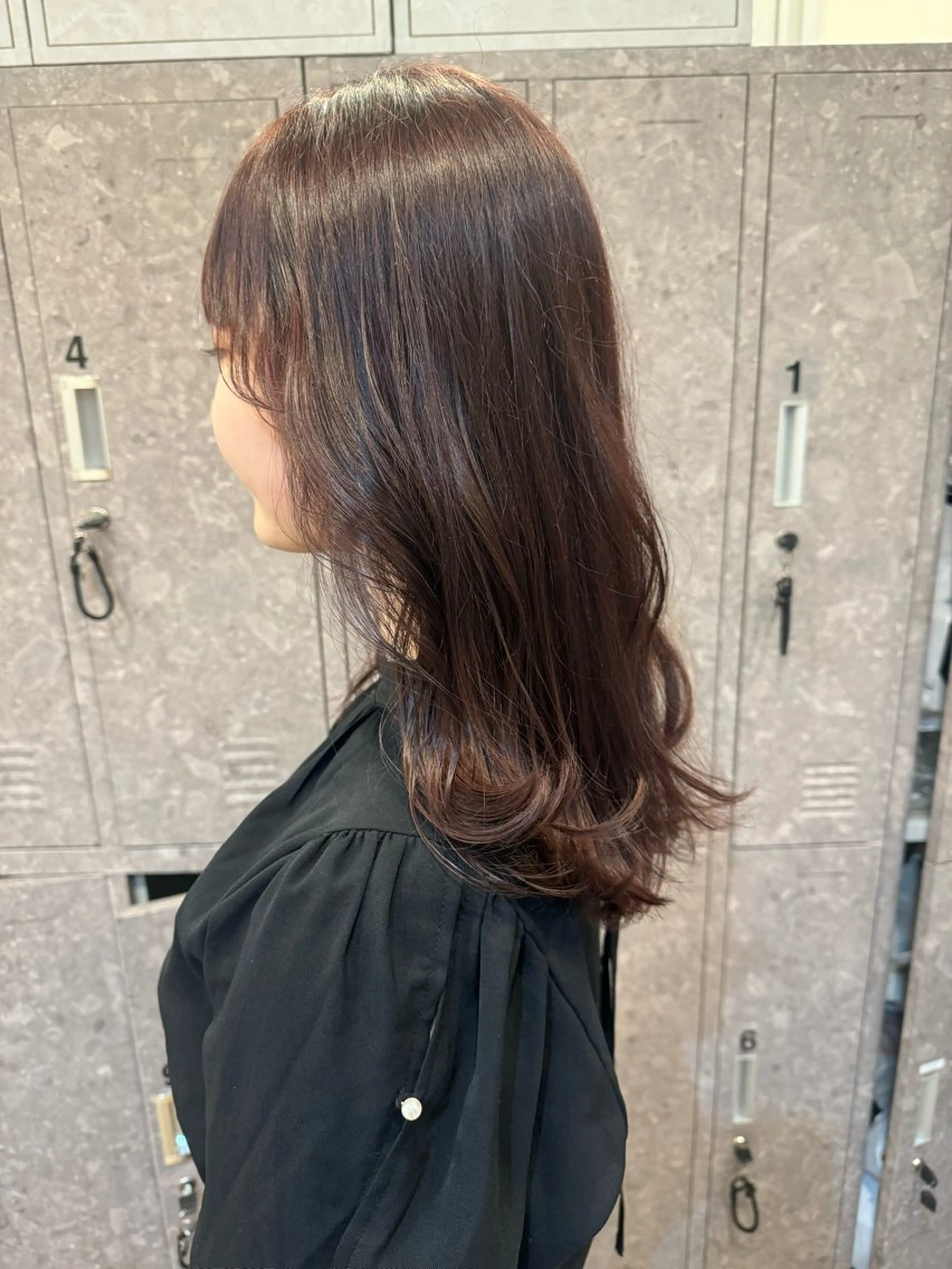 ミディアム 水口 莉央のヘアスタイル