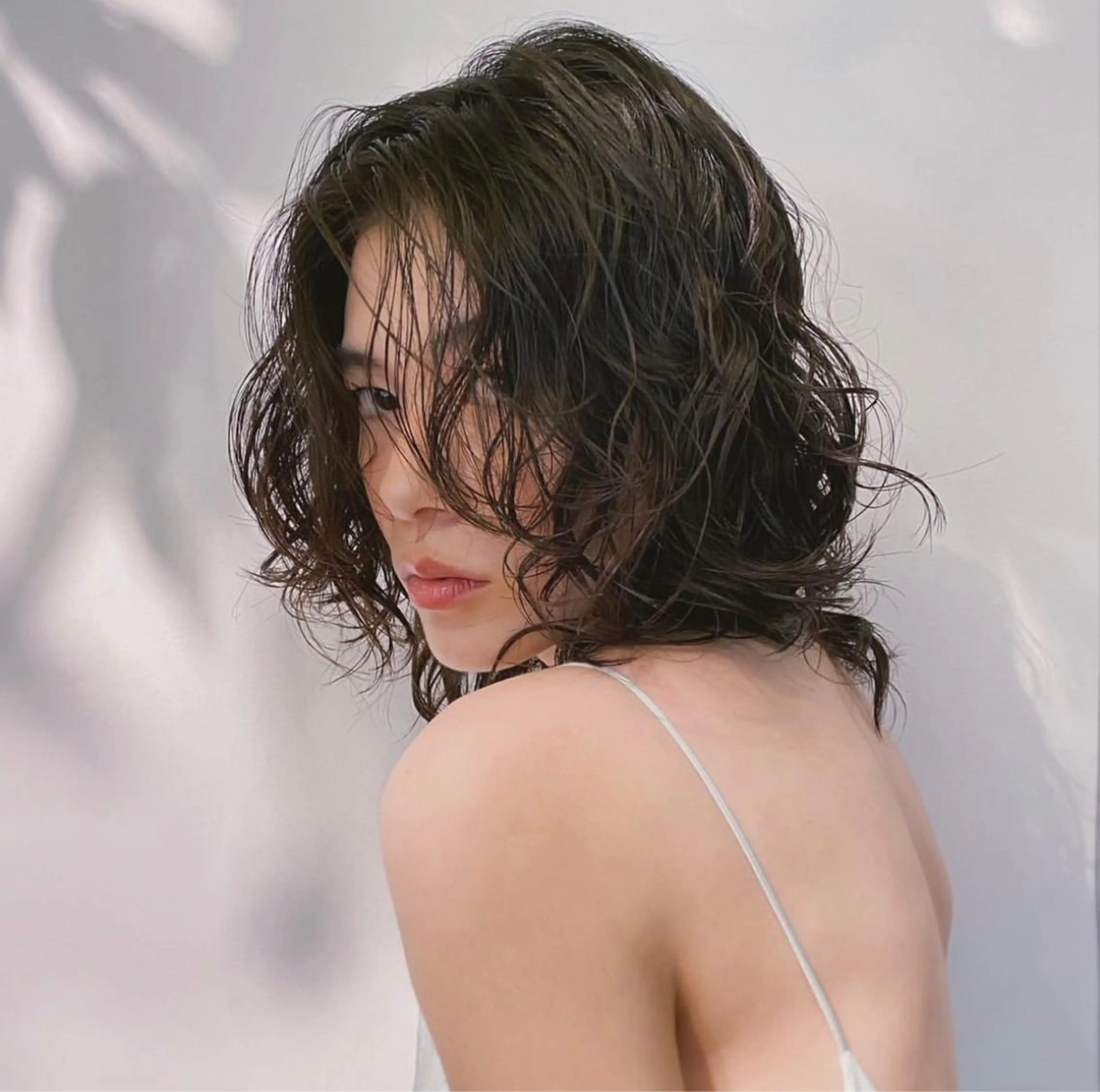 セミロング パーマ 今出 りょうやのヘアスタイル